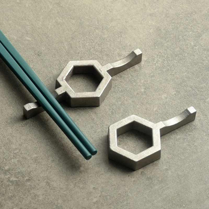 Stainless Steel Chopstick Rest Japanese Style Creative Household Hotel Kitchen Restaurants Spoon Fork Stand Table Decoration New
Stainless Steel Chopstick Rest Japanese Style Creative Household Hotel Kitchen Restaurants Spoon Fork Stand Table Decoration New