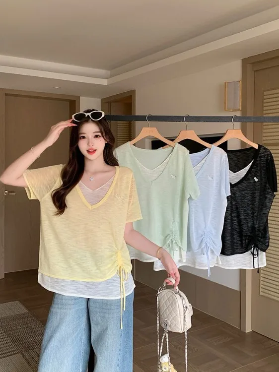 plus Size Women's V-Neck Ice Silk Knitwear Summer New Loose Drawstring Top Gentle Style Fake Two-Piece High Waist Commute Style
plus Size Women's V-Neck Ice Silk Knitwear Summer New Loose Drawstring Top Gentle Style Fake Two-Piece High Waist Commute Style