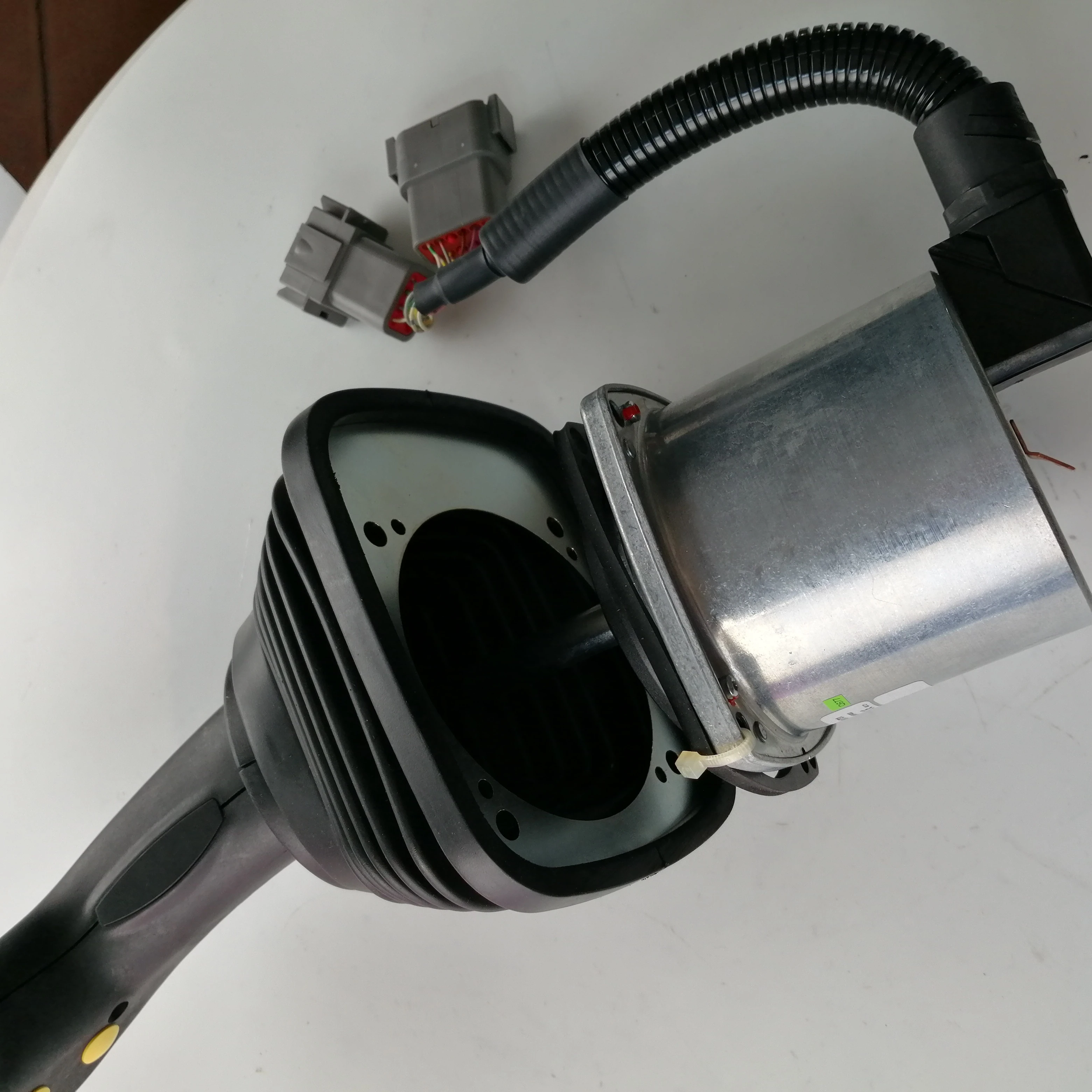 Original High Quality Asphalt Paver BW219DH-4 PN.05561731 Control Handle
Original High Quality Asphalt Paver BW219DH-4 PN.05561731 Control Handle