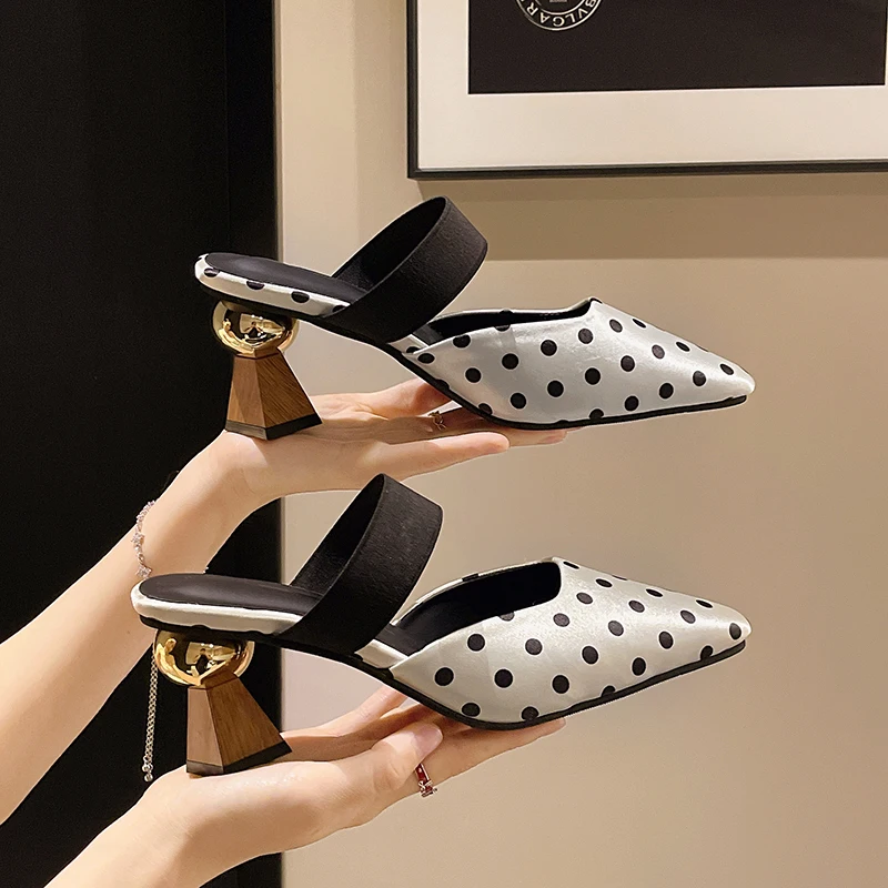 2026 Summer New Metal Buckle Pointed Toe Stiletto Kitten Heel Baotou Slippers for Women
2026 Summer New Metal Buckle Pointed Toe Stiletto Kitten Heel Baotou Slippers for Women
