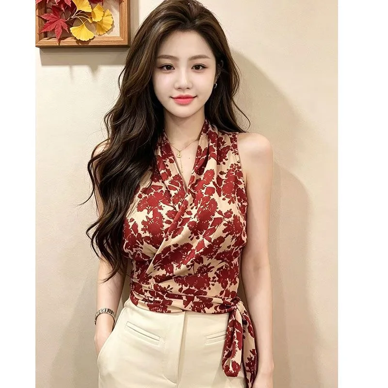 Summer New Pure Desire Floral Print Halter Neck Sleeveless Short Slimming Top Women's Fashion Commute Style V-neck Polyester
Summer New Pure Desire Floral Print Halter Neck Sleeveless Short Slimming Top Women's Fashion Commute Style V-neck Polyester