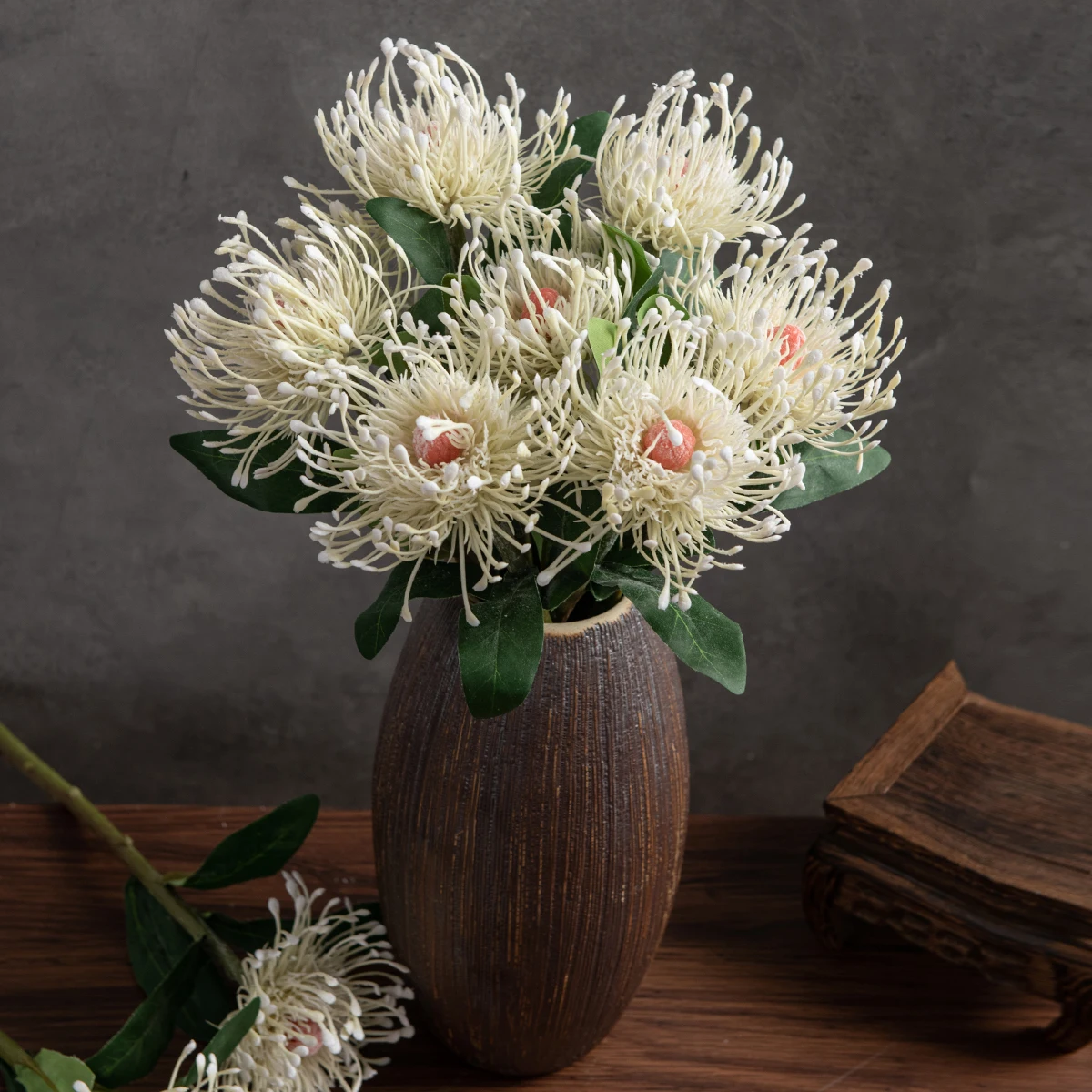 1pc Artificial Flowers Silk Single headed claw chrysanthemum Christmas Garland Vase for Home Wedding Decoration Ornament Holiday
1pc Artificial Flowers Silk Single headed claw chrysanthemum Christmas Garland Vase for Home Wedding Decoration Ornament Holiday