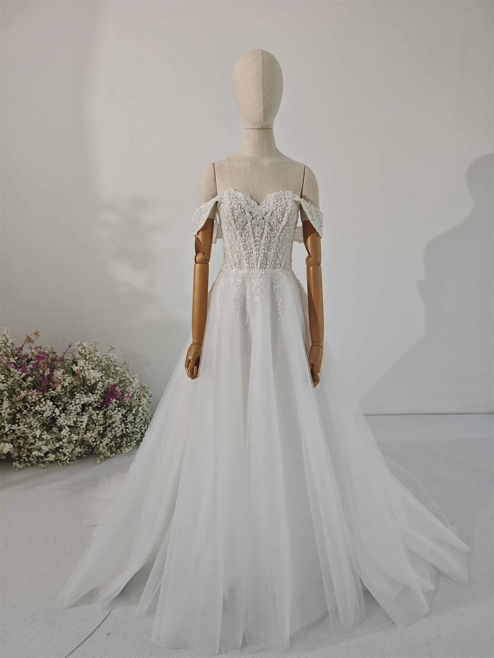 Off-Shoulder Sweetheart Neckline Women's Wedding Dress Heavy Beaded Lace Bridal Wedding Dress A-line With Small Train Dress
Off-Shoulder Sweetheart Neckline Women's Wedding Dress Heavy Beaded Lace Bridal Wedding Dress A-line With Small Train Dress