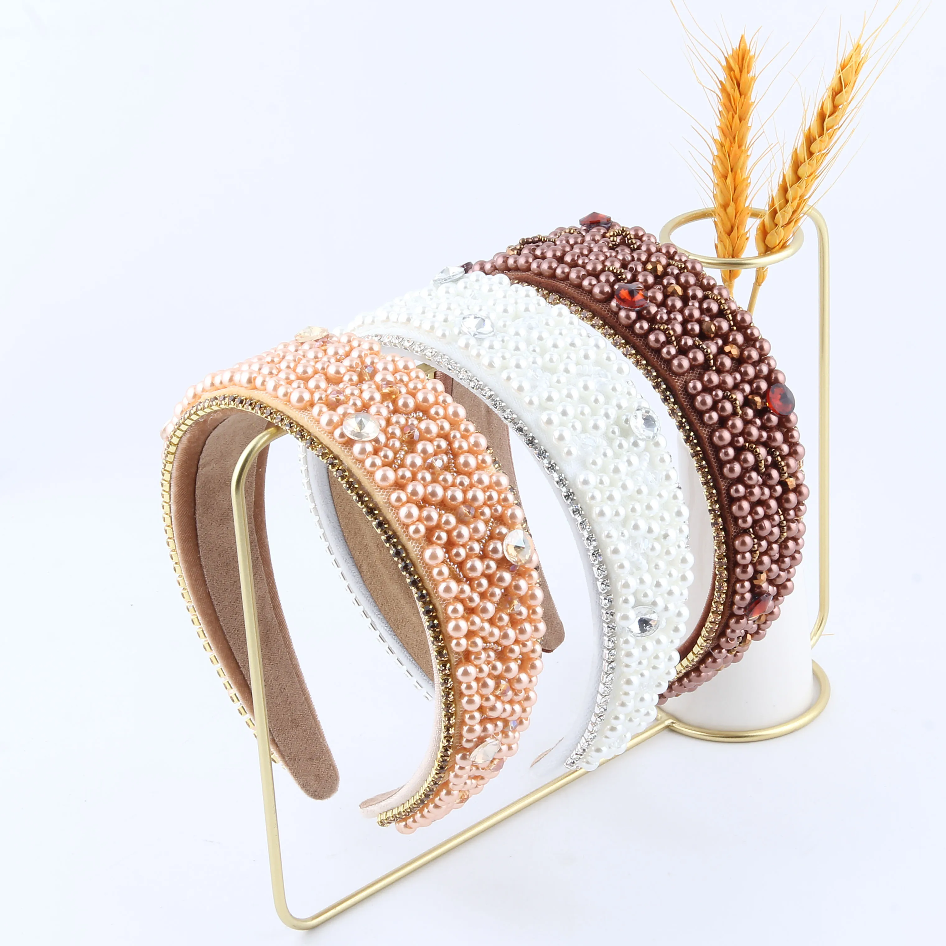 Europe And The United States Fashion Network Red Star Pearl Headband Ladies Wide Edge Sponge Retro Thick Baroque Son Headband356
Europe And The United States Fashion Network Red Star Pearl Headband Ladies Wide Edge Sponge Retro Thick Baroque Son Headband356