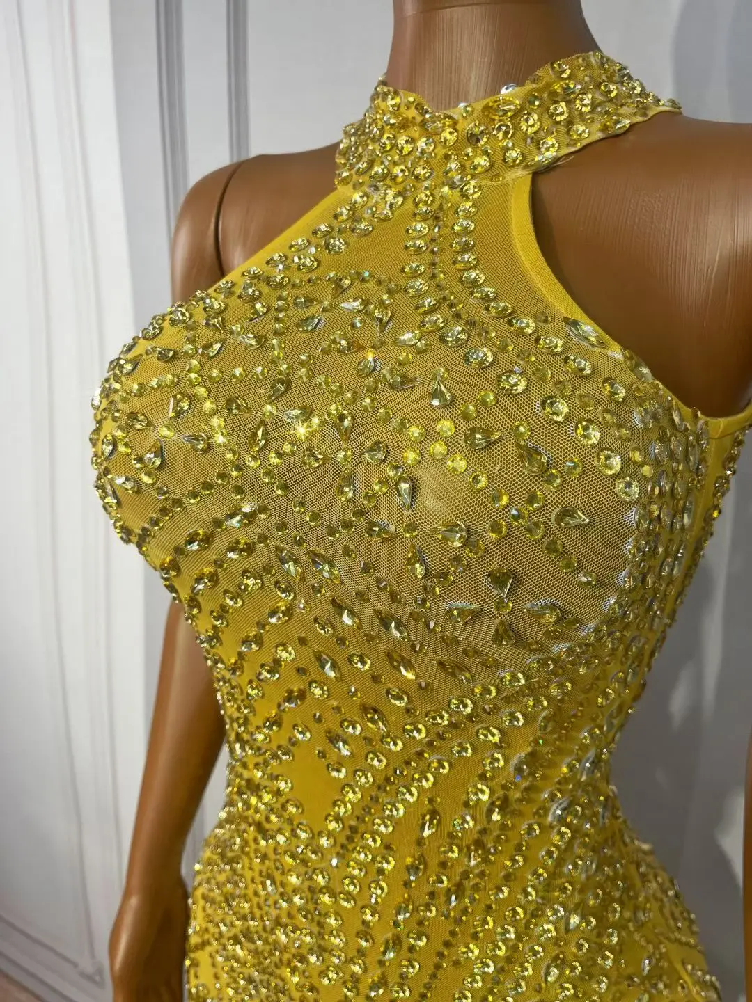 Zhusha Women Gold Rhinestone Halter Neck Mermaid Maxi Dress Sparkly Sheer Mesh Evening Gown Stage Performance Costume
Zhusha Women Gold Rhinestone Halter Neck Mermaid Maxi Dress Sparkly Sheer Mesh Evening Gown Stage Performance Costume