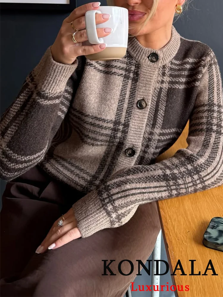 KONDALA Vintage Casual Chic Women Plaid Sweater O-Neck Long Sleeve Single Breasted Knitted Tops New Fashion 2025 Autumn Sweater
KONDALA Vintage Casual Chic Women Plaid Sweater O-Neck Long Sleeve Single Breasted Knitted Tops New Fashion 2025 Autumn Sweater