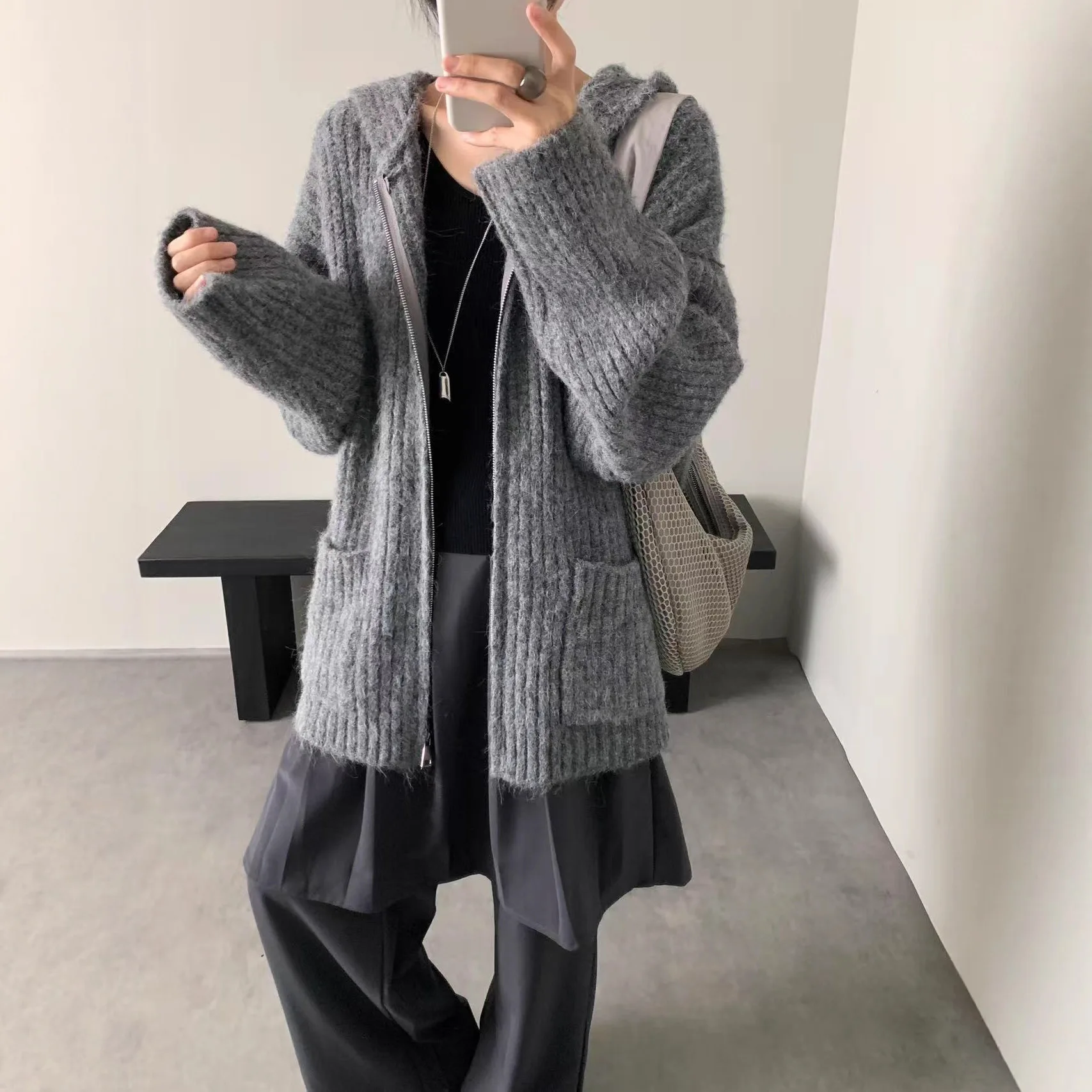 2025 Fall/Winter New Thickened Design Hooded Lazy Style Knitted Loose Top Jacket Female Korean Sweater Girl
2025 Fall/Winter New Thickened Design Hooded Lazy Style Knitted Loose Top Jacket Female Korean Sweater Girl