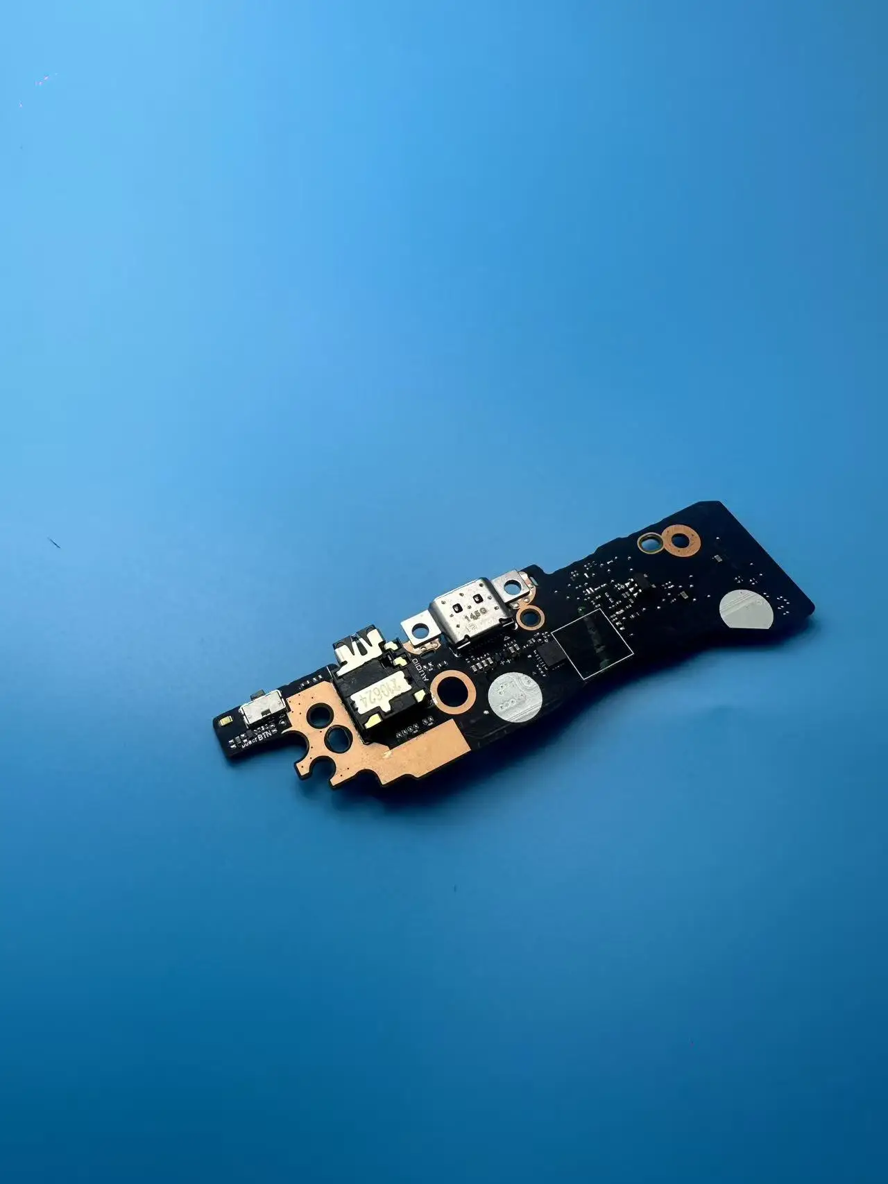5C50S25139 RBAND NEW FOR LENOVO Yoga Slim 7 Carbon 13ITL5 TYPE-C Power switch board NB2608_UB_V4_PCB
5C50S25139 RBAND NEW FOR LENOVO Yoga Slim 7 Carbon 13ITL5 TYPE-C Power switch board NB2608_UB_V4_PCB