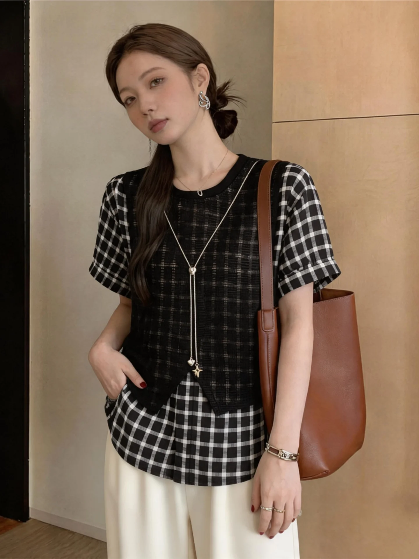 Retro Plaid Short Sleeve Base Shirt Women Summer New Large Size Fat MM Slimming Mesh Vest Top Korean Style Commute Wind Loose...
Retro Plaid Short Sleeve Base Shirt Women Summer New Large Size Fat MM Slimming Mesh Vest Top Korean Style Commute Wind Loose...