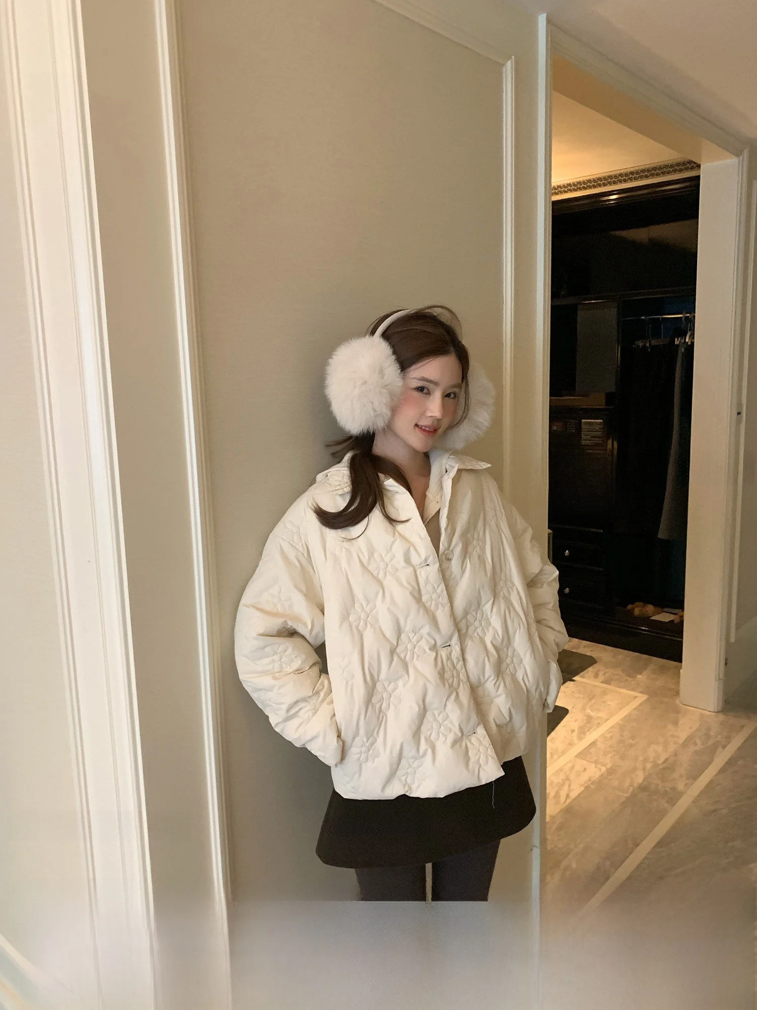 Корейская легкая теплая куртка с вышивкой и отложным воротником, наполненная пухом 90% (DU), с цветочным узором, женская модная верхняя одежда
Корейская легкая теплая куртка с вышивкой и отложным воротником, наполненная пухом 90% (DU), с цветочным узором, женская модная верхняя одежда