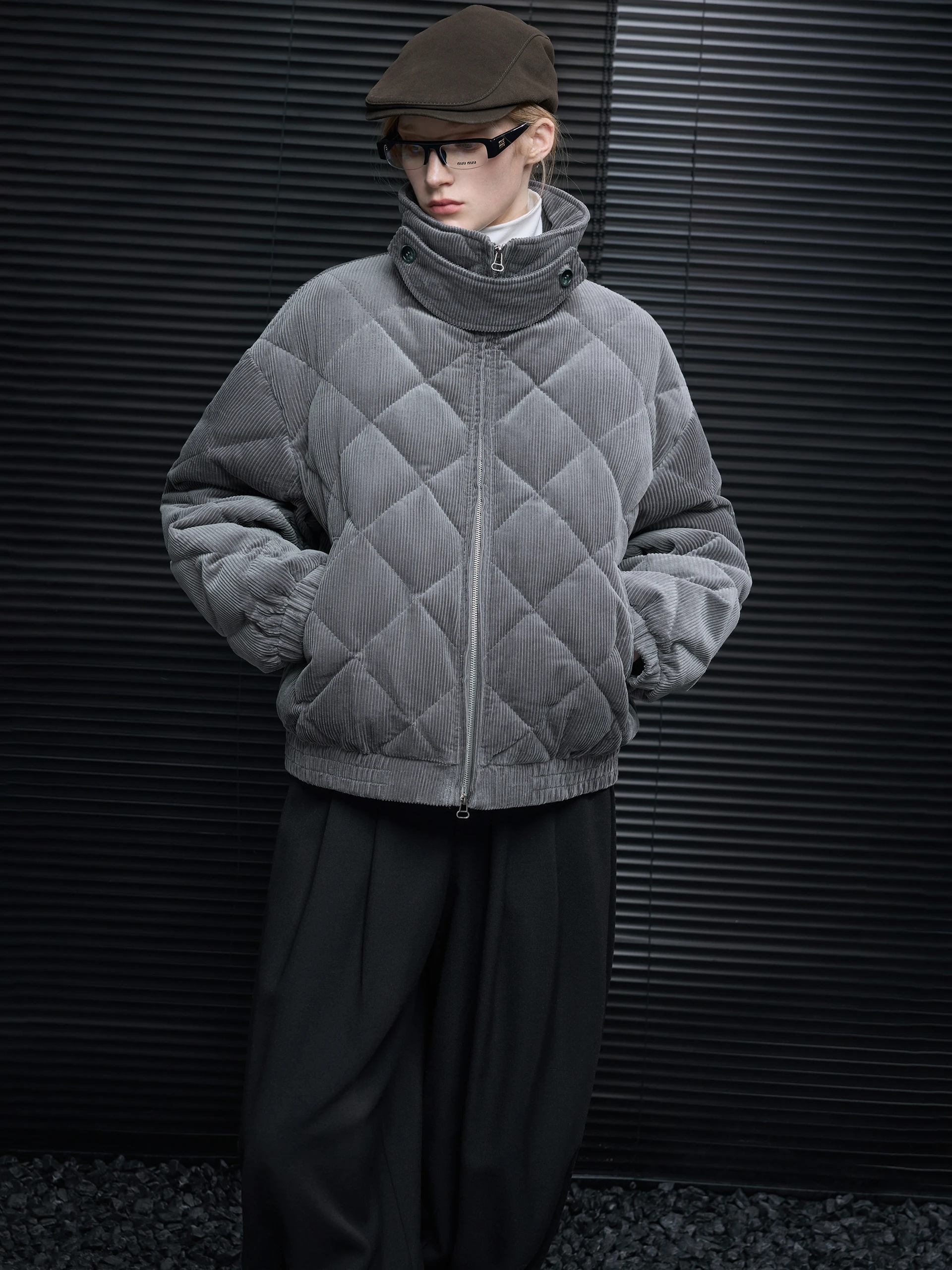 Женская зимняя куртка из вельвета с 90% белого пуха, теплая, длинная, на молнии, в уличном стиле, новинка
Женская зимняя куртка из вельвета с 90% белого пуха, теплая, длинная, на молнии, в уличном стиле, новинка