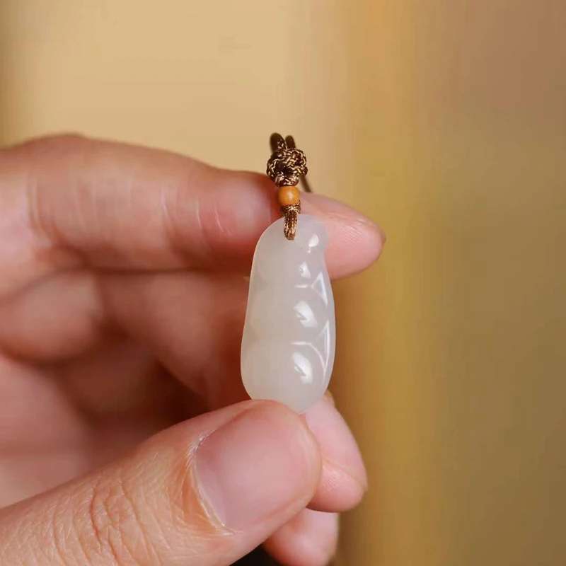 Natural Hotan Jade Qinghai Old Material Pink Fortune Bean Pendant Women
Natural Hotan Jade Qinghai Old Material Pink Fortune Bean Pendant Women