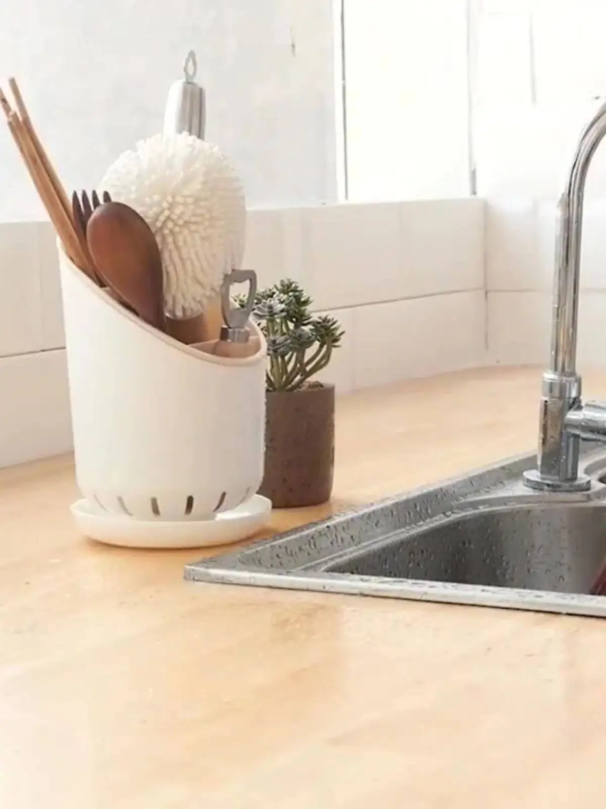 Space Saving Tableware Storage New Drainage Hole With Tray Chopstick Holder Detachable Large Capacity Household Drain Rack
Space Saving Tableware Storage New Drainage Hole With Tray Chopstick Holder Detachable Large Capacity Household Drain Rack