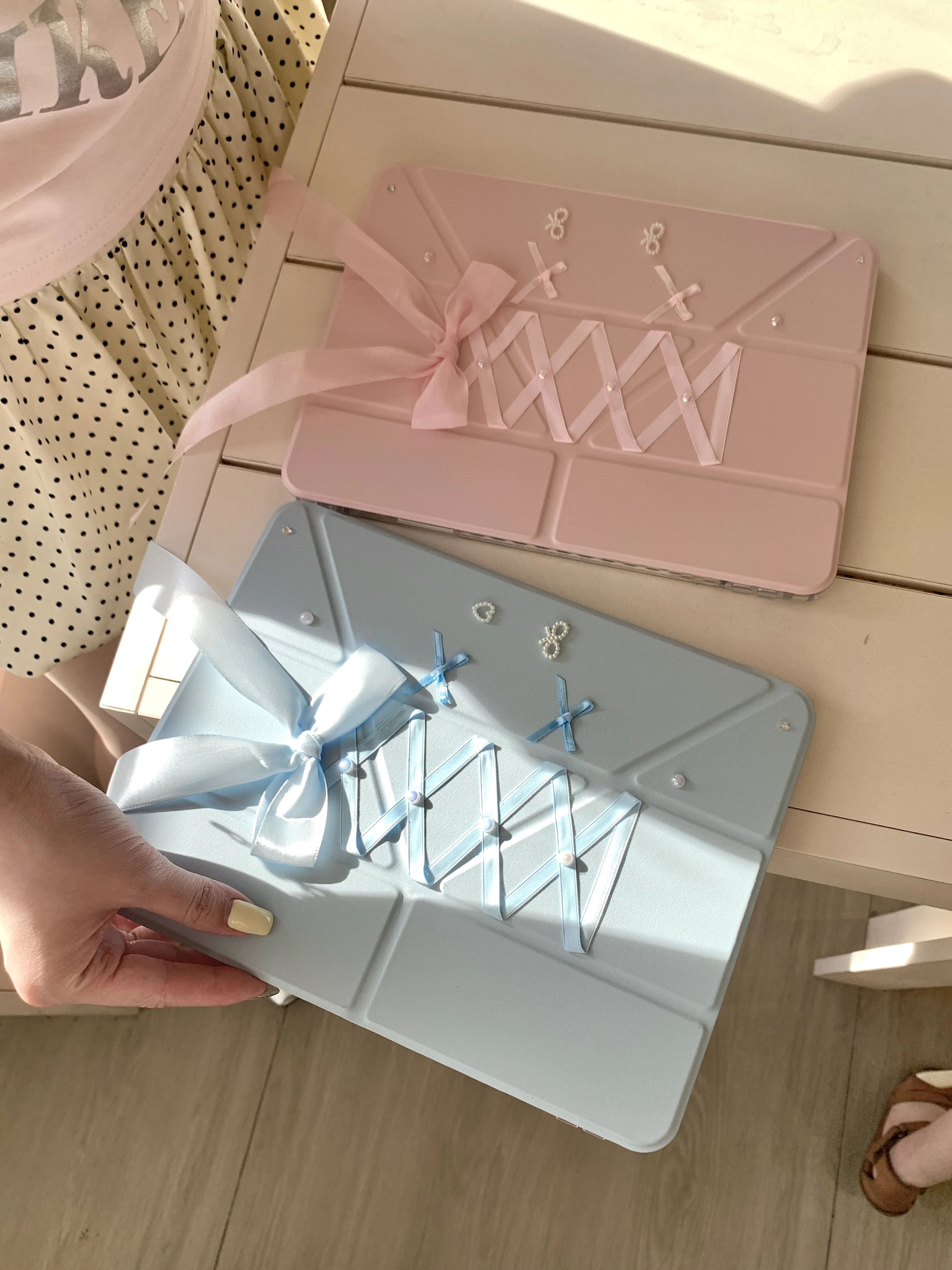 Luxury Cute Solid Color Bowknot Stand PU Tablet Case for iPad 7 8 9 10 10.2 Case iPad Air 4 5 6 iPad Pro 12.9 Protective Cases
Luxury Cute Solid Color Bowknot Stand PU Tablet Case for iPad 7 8 9 10 10.2 Case iPad Air 4 5 6 iPad Pro 12.9 Protective Cases