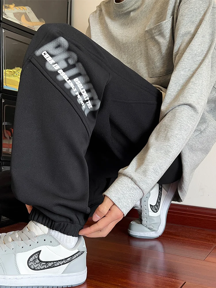 Loose Straight Leg Sports Pants for Men Spring Season Vintage Baggy Large Leg Wide Leg Casual Streetwear Brand Youthful Energ...
Loose Straight Leg Sports Pants for Men Spring Season Vintage Baggy Large Leg Wide Leg Casual Streetwear Brand Youthful Energ...