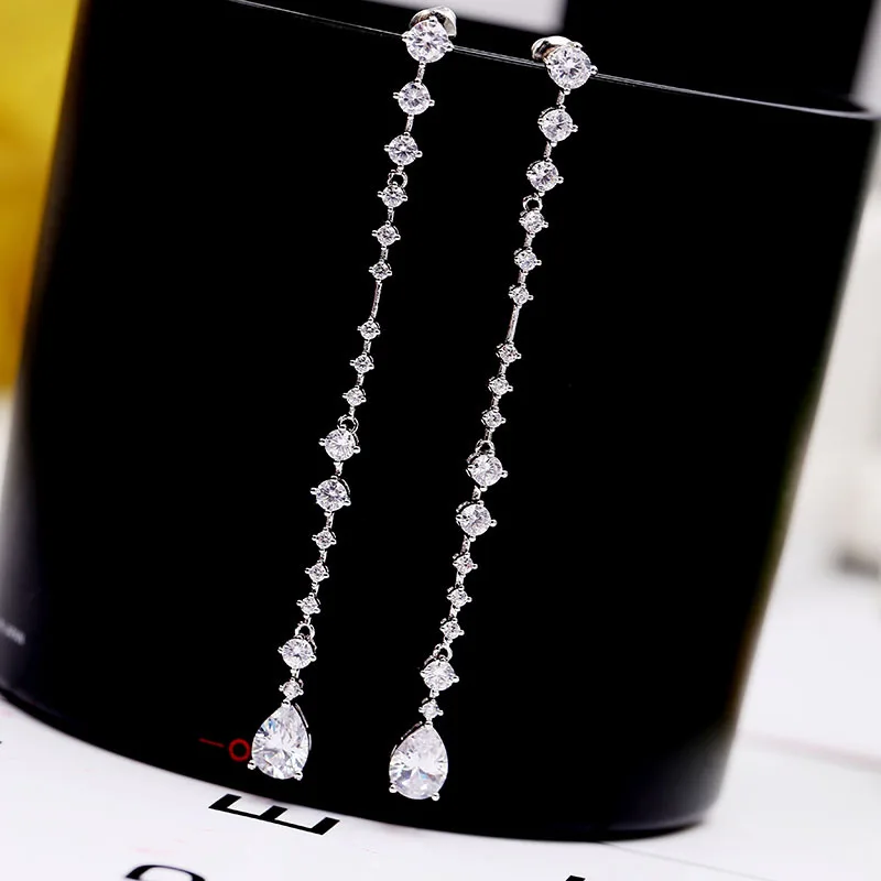 European and American Exaggerated Non-Pierced Ear Clips Simple Fashion Women's Water Drop Zircon Earrings Silver Needle Jewelry
European and American Exaggerated Non-Pierced Ear Clips Simple Fashion Women's Water Drop Zircon Earrings Silver Needle Jewelry