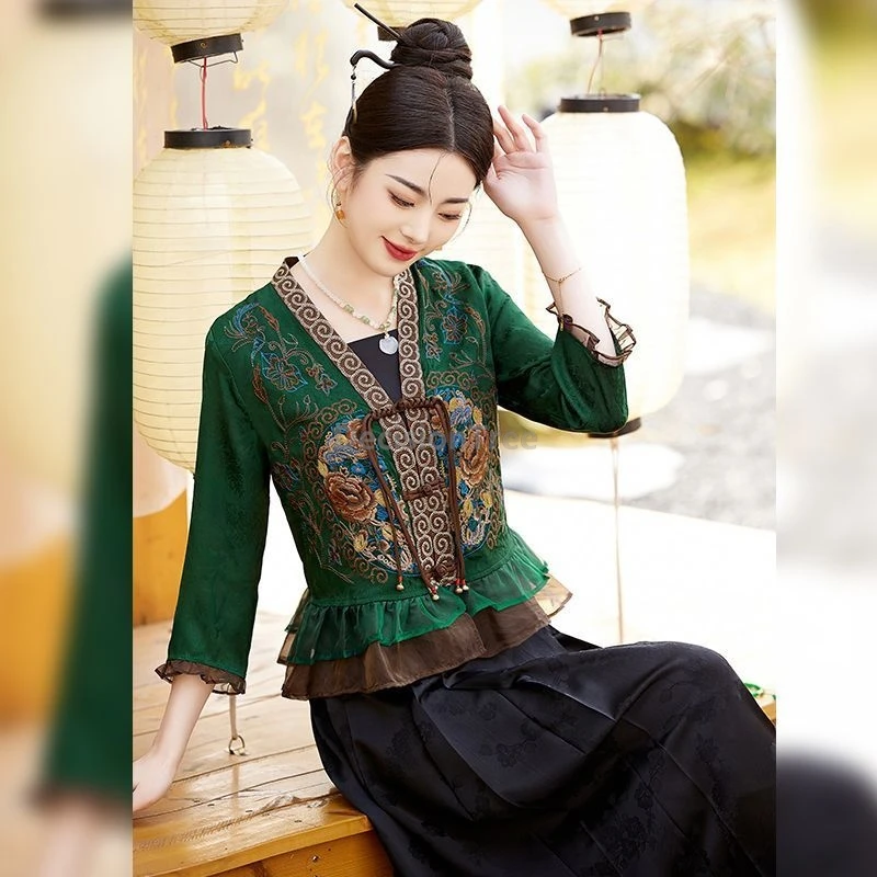 New Chinese-style national women jacket spring autumn vintage buckle heavy embroidery short sleeve ethnic style tang suit top
New Chinese-style national women jacket spring autumn vintage buckle heavy embroidery short sleeve ethnic style tang suit top