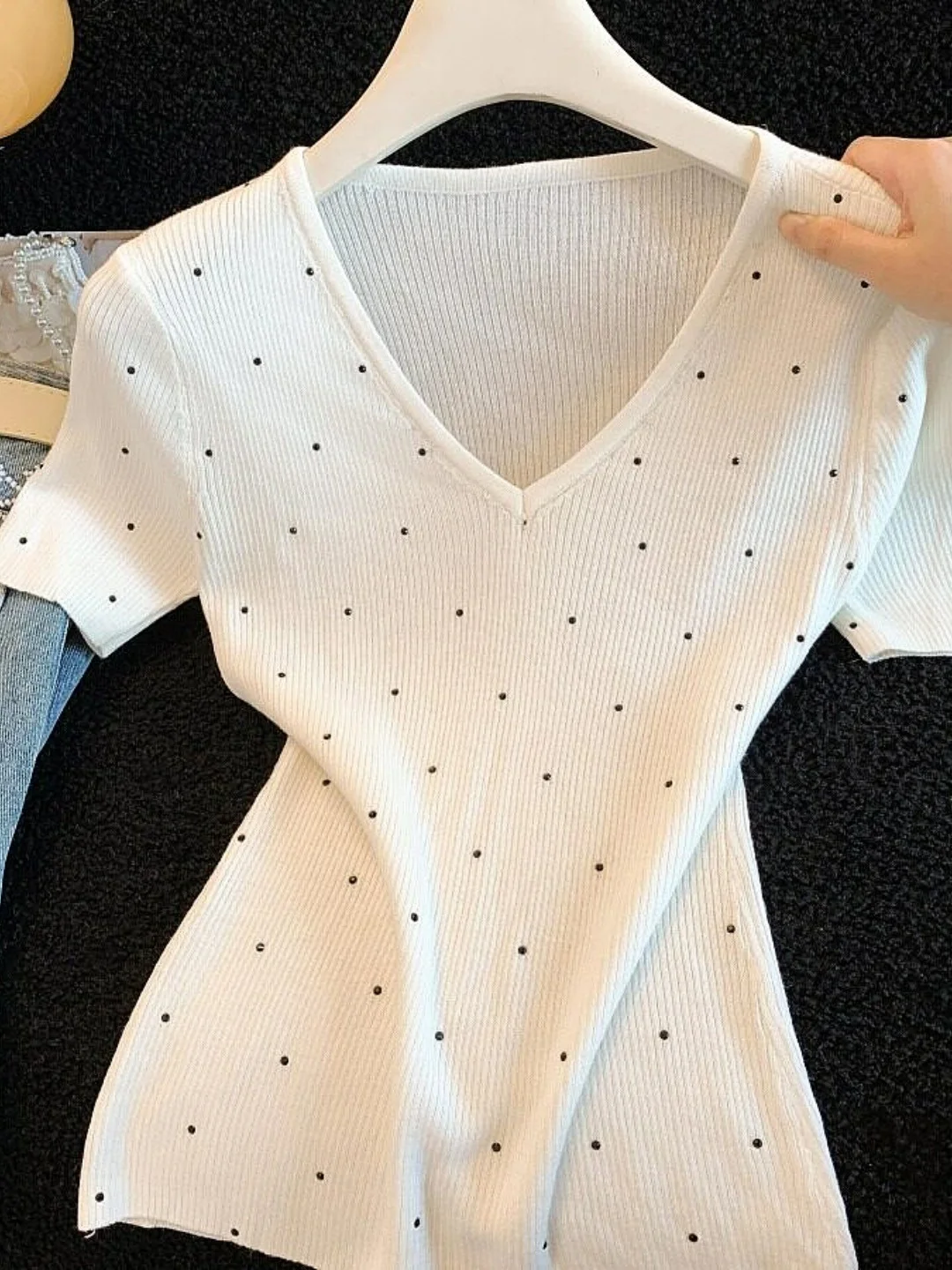 Slim Fit Ice Silk Knitted T-Shirt Women's Summer New Style V-Neck Polka Dot Short Sleeve Fashionable Soft Polyester Fiber
Slim Fit Ice Silk Knitted T-Shirt Women's Summer New Style V-Neck Polka Dot Short Sleeve Fashionable Soft Polyester Fiber