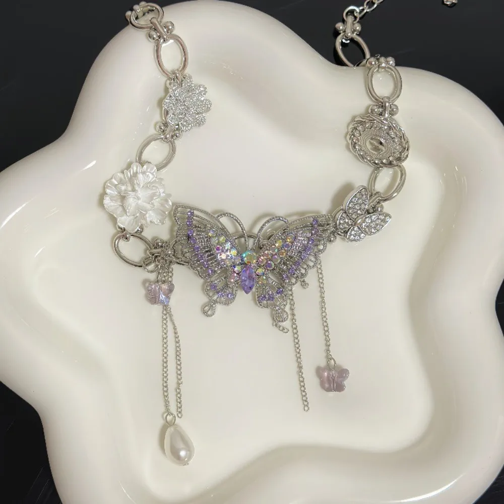Fashion Rhinestone Butterfly Flower Necklace Exaggerated Pearl Vintage Metal Necklace Sweet Tassel Women's Choker Party
Fashion Rhinestone Butterfly Flower Necklace Exaggerated Pearl Vintage Metal Necklace Sweet Tassel Women's Choker Party