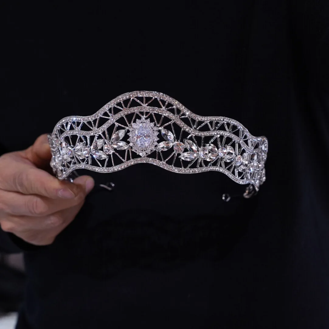 Princess Zircon Wedding Tiaras Crystal Bridal Headband Evening Leaves Design Bridal Hair Accessory for Brides
Princess Zircon Wedding Tiaras Crystal Bridal Headband Evening Leaves Design Bridal Hair Accessory for Brides