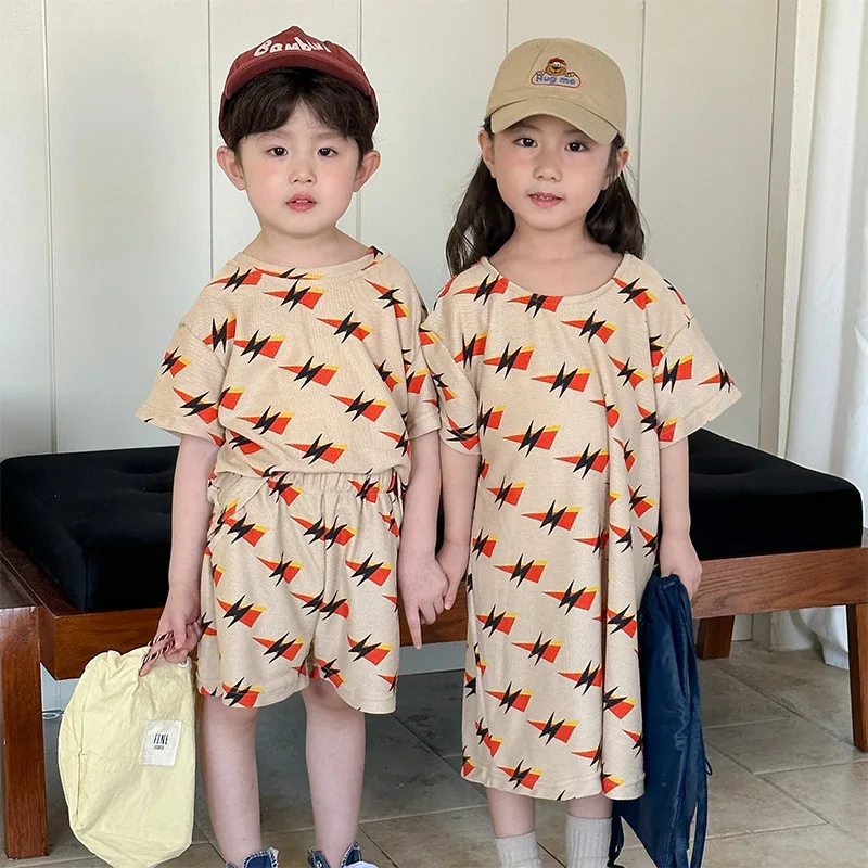 Family Brother and Sister Outfits Summer Short Sleeve T-shirts and Shorts Sets O-neck Dress Children Clothing
Family Brother and Sister Outfits Summer Short Sleeve T-shirts and Shorts Sets O-neck Dress Children Clothing