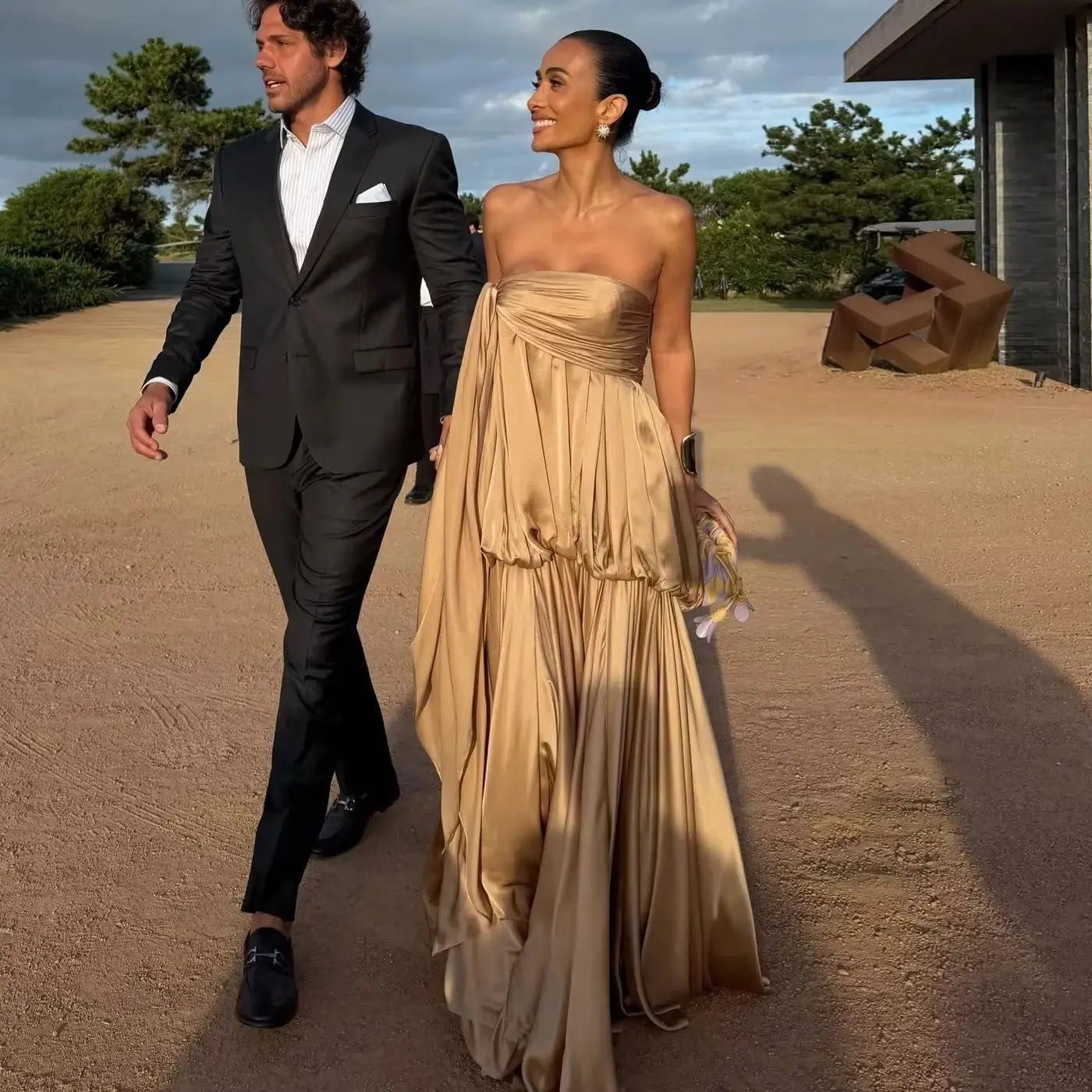 Customized Elegance Champagne Evening Maxi Dress Strapless Ruffled Taffeta Prom Party Dresses Women Formal Gown
Customized Elegance Champagne Evening Maxi Dress Strapless Ruffled Taffeta Prom Party Dresses Women Formal Gown