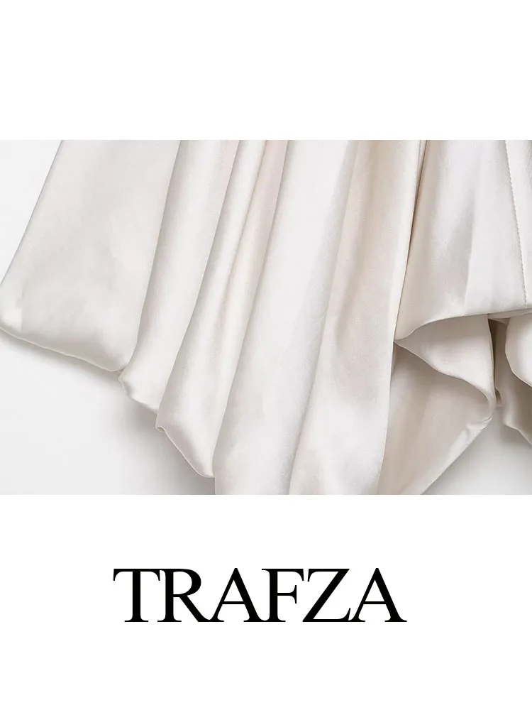 TRAFZA Women's Summer Fashion V-Neck Silk Satin Textured Wrinkled Short Top Female Elegant Sexy Backless High Street Sling Top
TRAFZA Women's Summer Fashion V-Neck Silk Satin Textured Wrinkled Short Top Female Elegant Sexy Backless High Street Sling Top