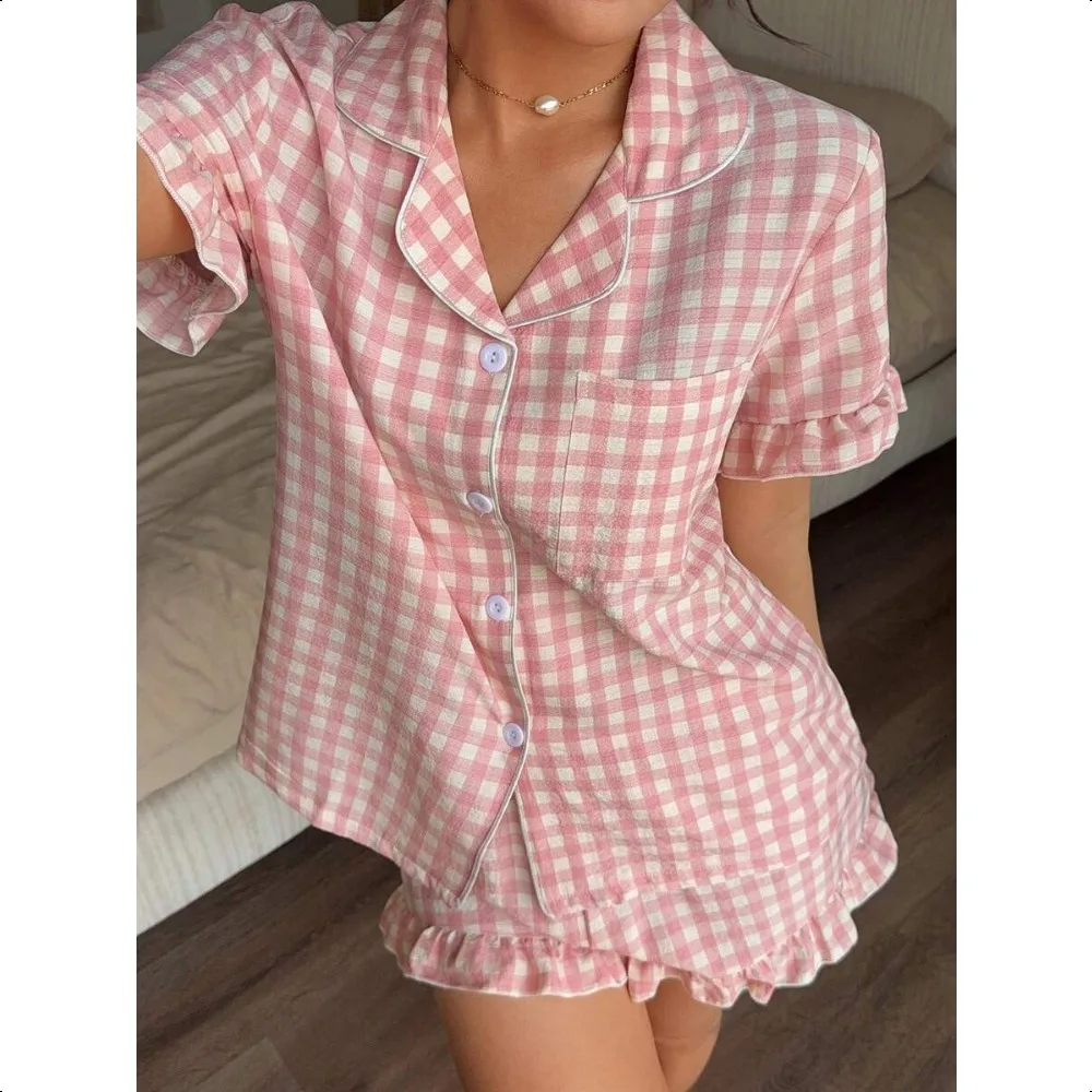 Plaid Single-Breasted 2Pcs Pajama Set, Women Short Sleeve Top & Shorts Casual Loungewear
Plaid Single-Breasted 2Pcs Pajama Set, Women Short Sleeve Top & Shorts Casual Loungewear