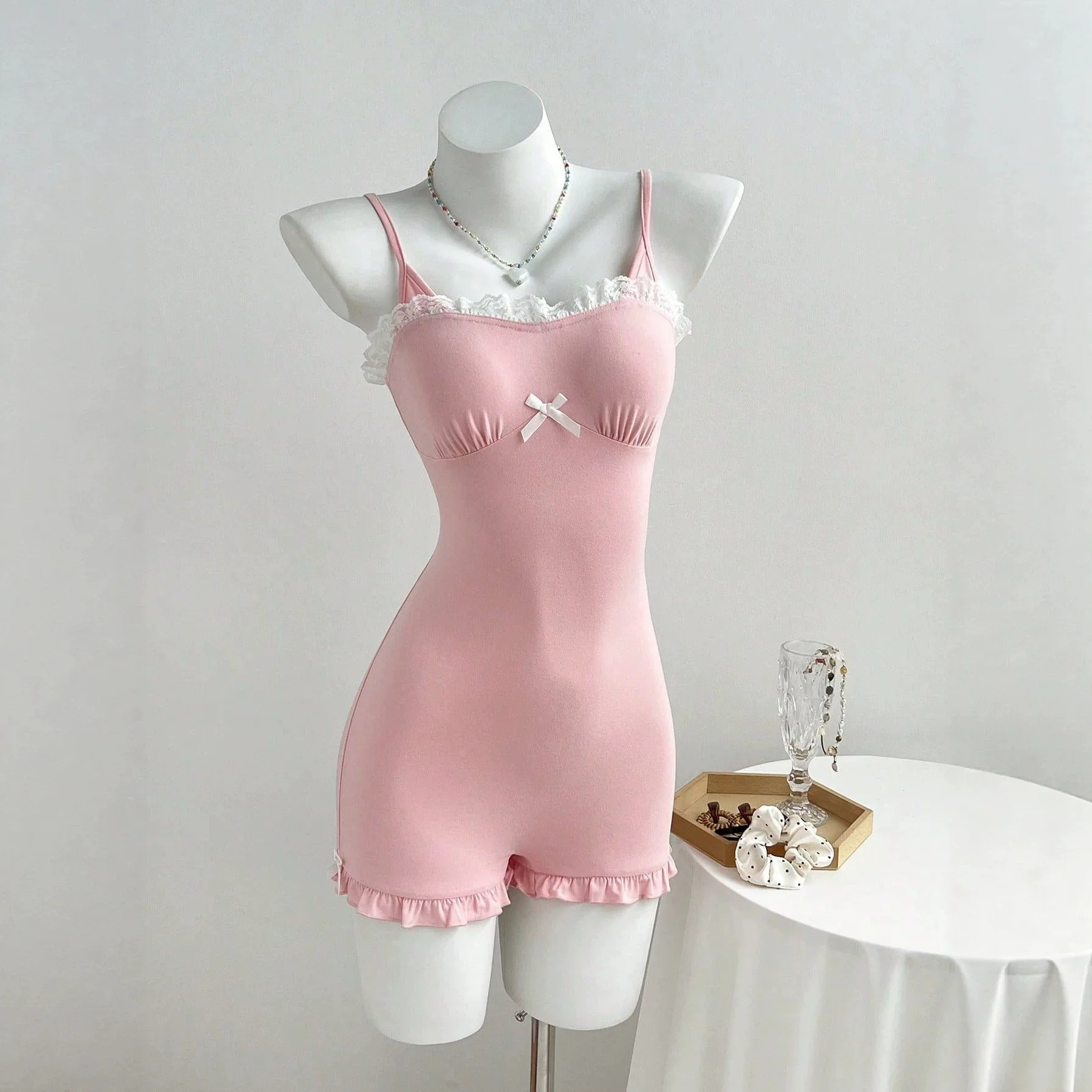 Women's Lace Knot Halter Bodysuit Shorts Summer New Arrival High Waist Cotton Blend Polyester Fabric Jumpsuit
Women's Lace Knot Halter Bodysuit Shorts Summer New Arrival High Waist Cotton Blend Polyester Fabric Jumpsuit