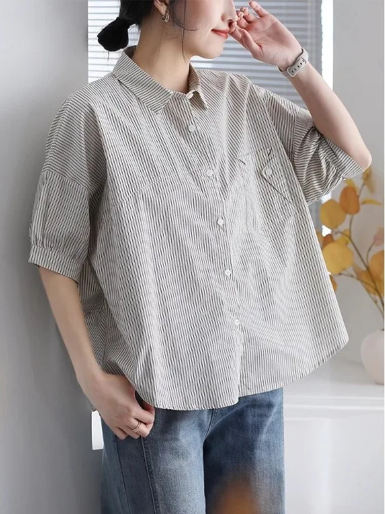 Женская хлопковая полосатая блузка с коротким рукавом, свободного кроя, повседневная, универсальная, стройнящая, летняя, 2025, в корейском стиле, на пуговицах
Женская хлопковая полосатая блузка с коротким рукавом, свободного кроя, повседневная, универсальная, стройнящая, летняя, 2025, в корейском стиле, на пуговицах