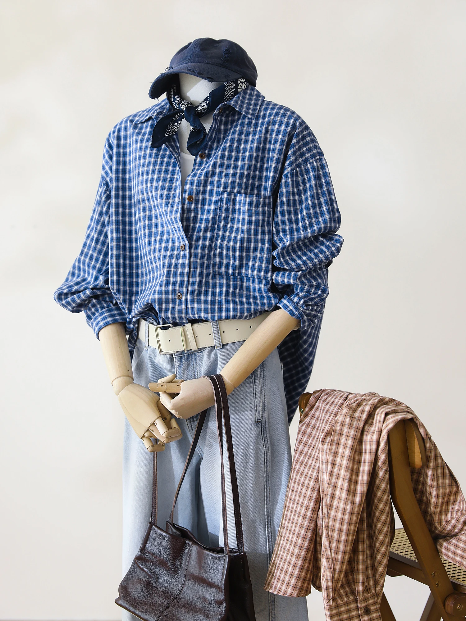 Хлопковое пальто в клетку для женщин, свободного кроя, длинное, винтажное, в гонконгском стиле, модное, стройнящее, универсальное, верхняя одежда
Хлопковое пальто в клетку для женщин, свободного кроя, длинное, винтажное, в гонконгском стиле, модное, стройнящее, универсальное, верхняя одежда