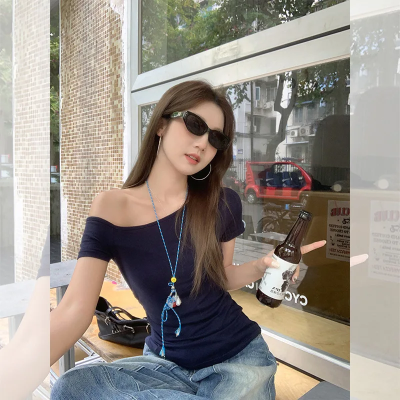 Женская рубашка Spicy Girl Desire с асимметричным открытыми плечами и короткими рукавами2025Летний новый дизайн с плиссированной талией
Женская рубашка Spicy Girl Desire с асимметричным открытыми плечами и короткими рукавами2025Летний новый дизайн с плиссированной талией