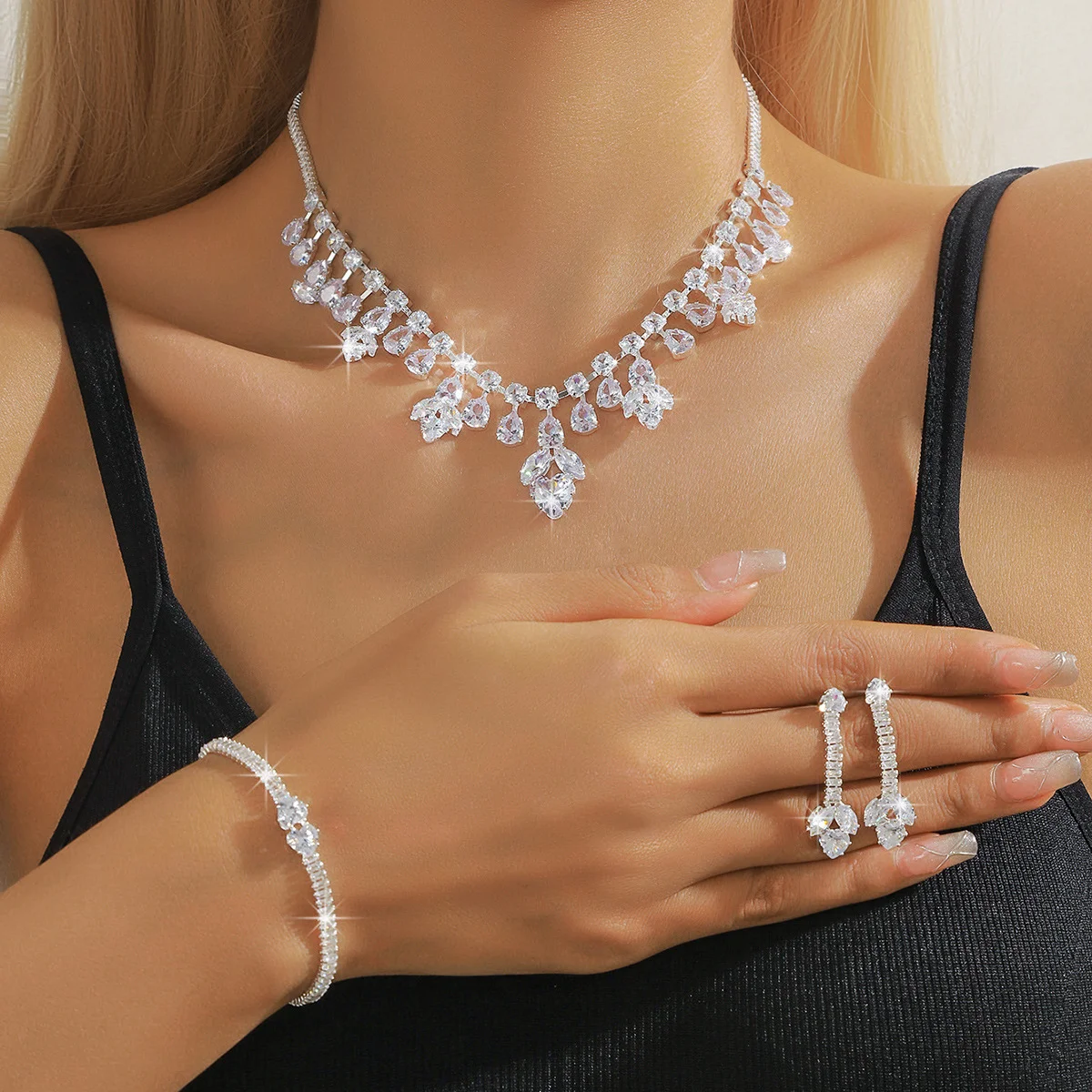 2026 new zirconia set three-piece luxury high-end bridal dress set with hundreds of accessories. Wedding anniversary gift
2026 new zirconia set three-piece luxury high-end bridal dress set with hundreds of accessories. Wedding anniversary gift