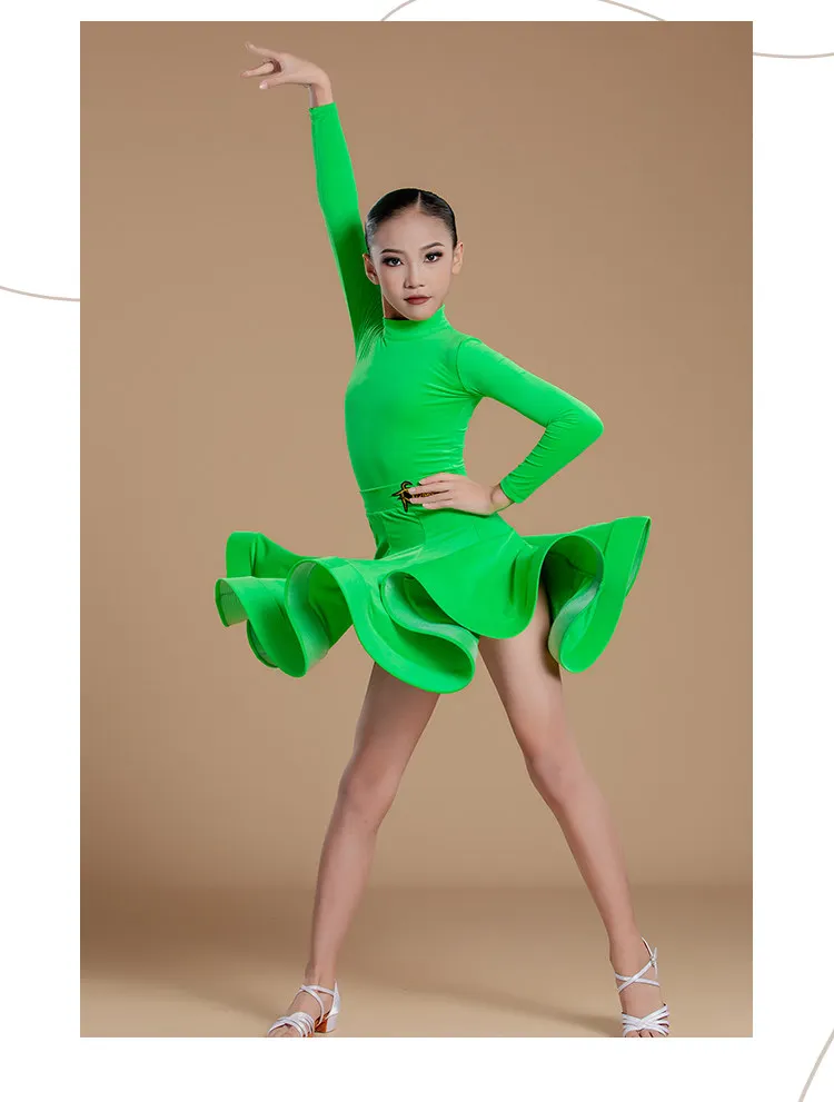 The new Latin dance outfit stipulates wearing the new longsleeved cloud-fiber fabric competition level separate Latin dance suit
The new Latin dance outfit stipulates wearing the new longsleeved cloud-fiber fabric competition level separate Latin dance suit