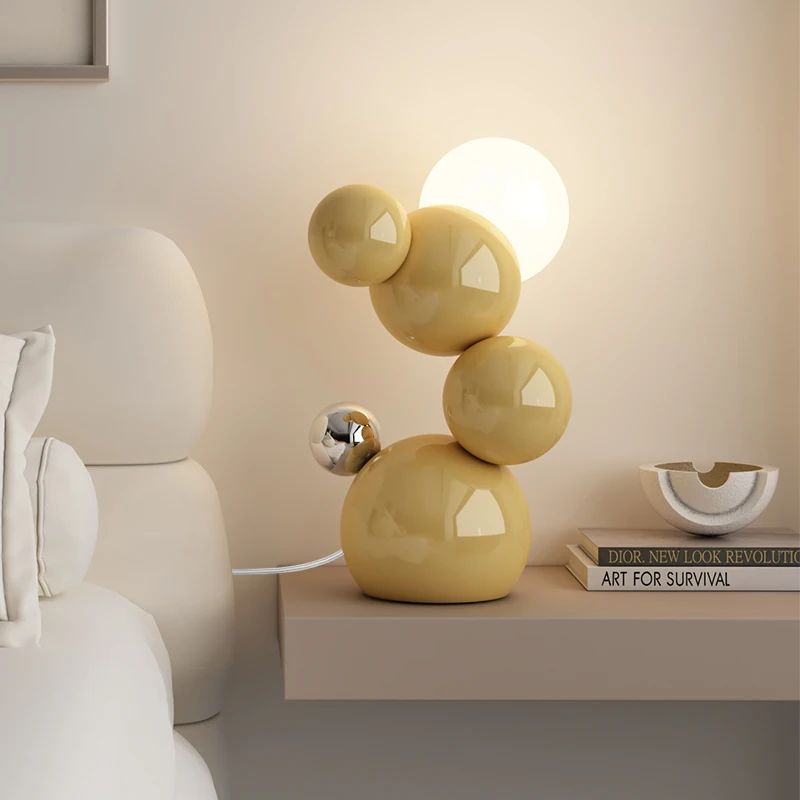 Table lamp, bedroom bedside lamp, simple and creative living room decorative lamp, Nordic light luxury cute cartoon children's r
Table lamp, bedroom bedside lamp, simple and creative living room decorative lamp, Nordic light luxury cute cartoon children's r