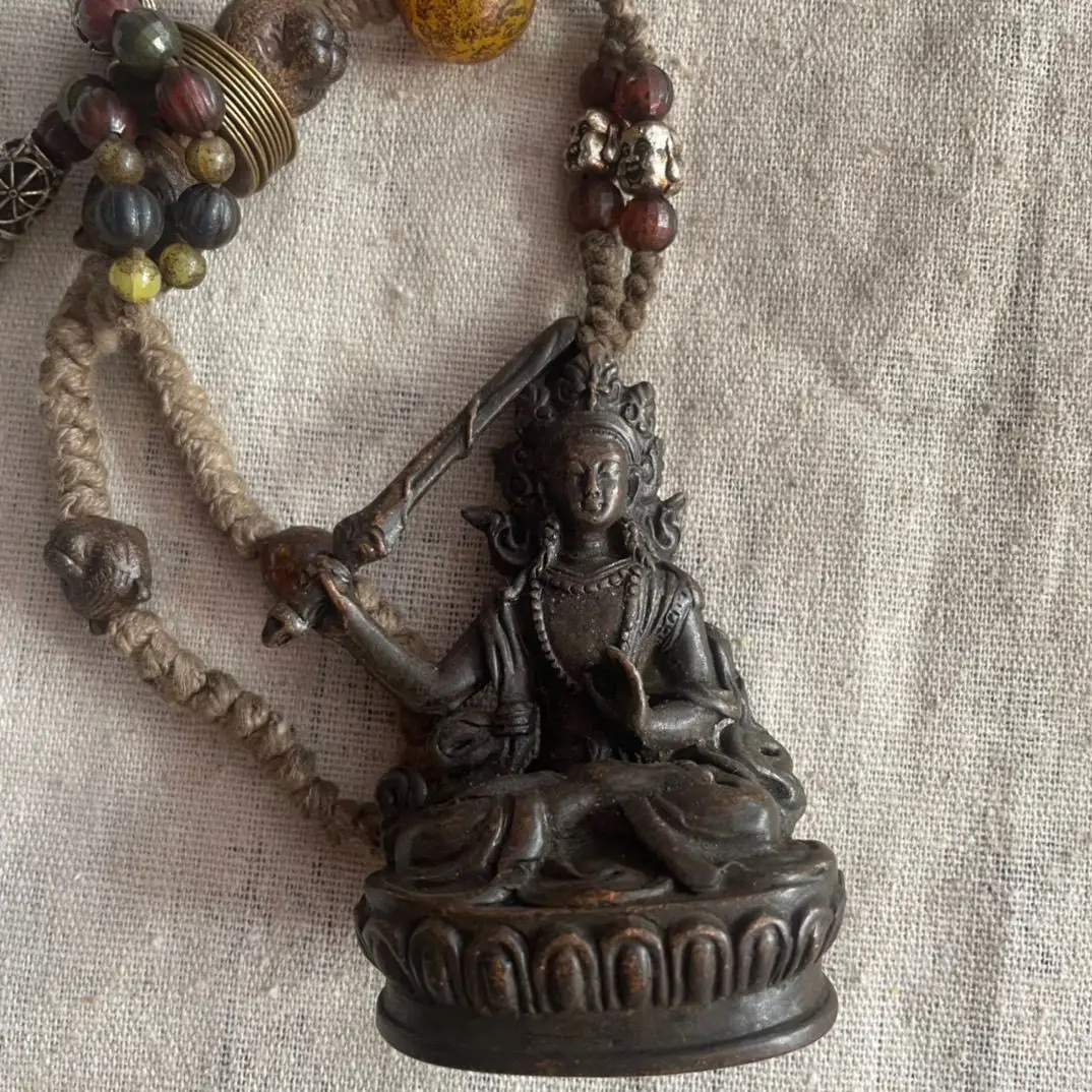 Antique bronze antique retro Tibetan Tantra copper casting solid white copper Tara bronze statue Nepal Tibetan style
Antique bronze antique retro Tibetan Tantra copper casting solid white copper Tara bronze statue Nepal Tibetan style