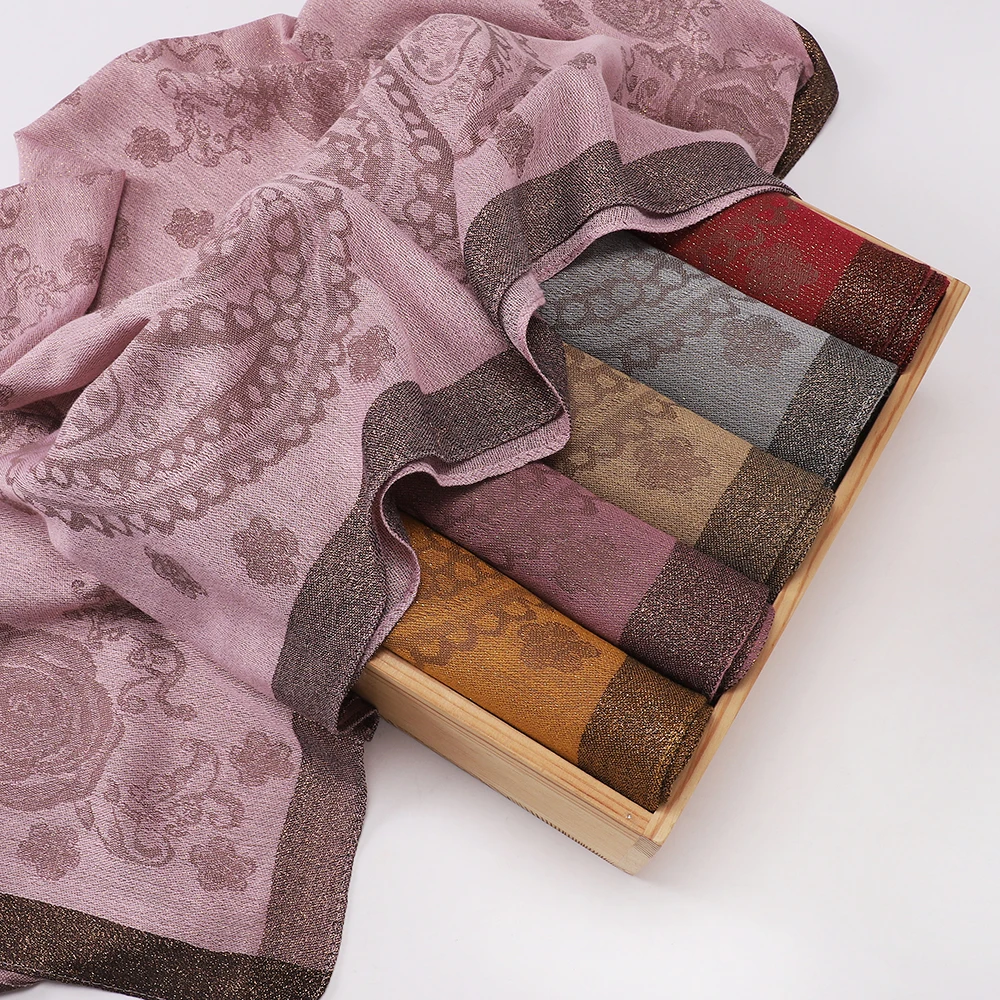 Малайзийский квадратный хиджаб, высококачественный муслиновый шарф с принтом, мерцающий платок, шаль с цветком кешью, узор Tudung
Малайзийский квадратный хиджаб, высококачественный муслиновый шарф с принтом, мерцающий платок, шаль с цветком кешью, узор Tudung