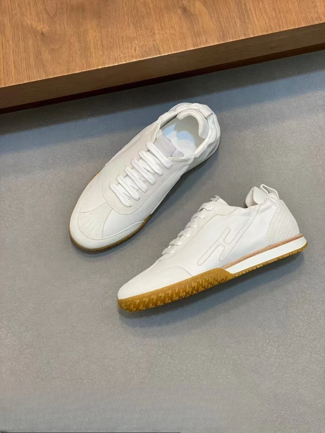 2026 New Light Luxury High Quality German Trainer Unisex Sports Casual Sneakers
2026 New Light Luxury High Quality German Trainer Unisex Sports Casual Sneakers