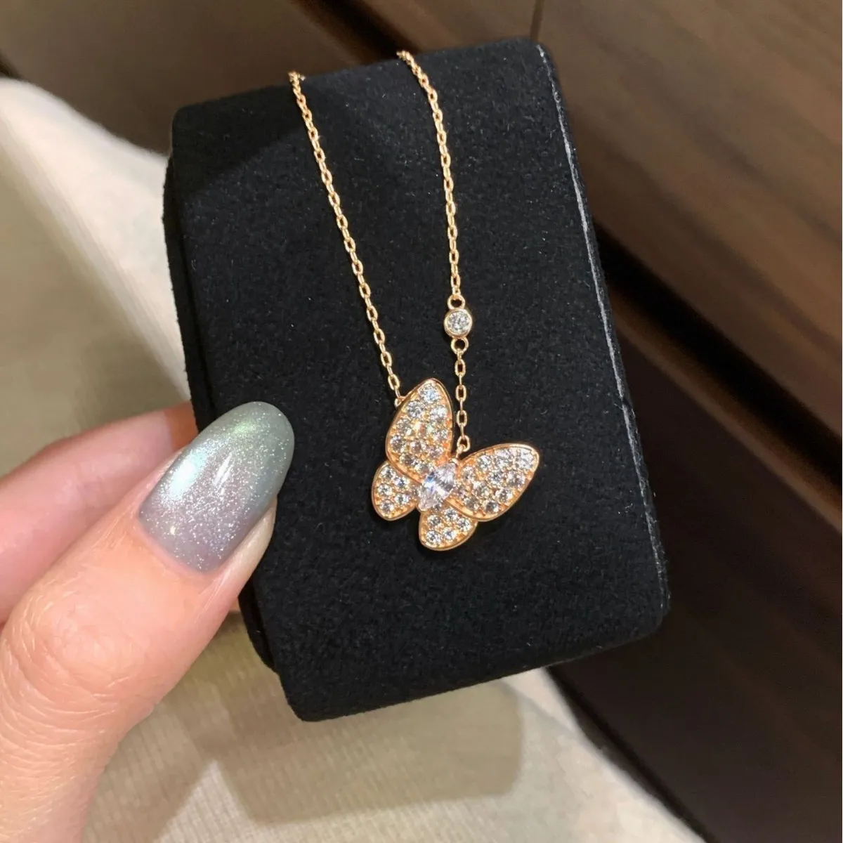 2026 Women's Gold Plated Full Paved Butterfly Pendant Necklace, Cubic Zirconia Vintage Luxury Daily Wear Jewelry Fine Gift
2026 Women's Gold Plated Full Paved Butterfly Pendant Necklace, Cubic Zirconia Vintage Luxury Daily Wear Jewelry Fine Gift