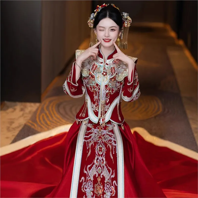 Chinese-style luxurious wedding attire for toasts and dresses
Chinese-style luxurious wedding attire for toasts and dresses