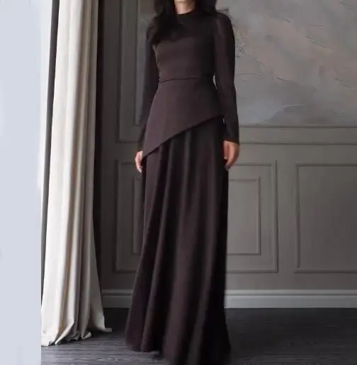 Осенний модный женский облегающий французский костюм с воротником-стойкой, нестандартным топом и юбкой трапециевидной формы с завязкой на талии
Осенний модный женский облегающий французский костюм с воротником-стойкой, нестандартным топом и юбкой трапециевидной формы с завязкой на талии