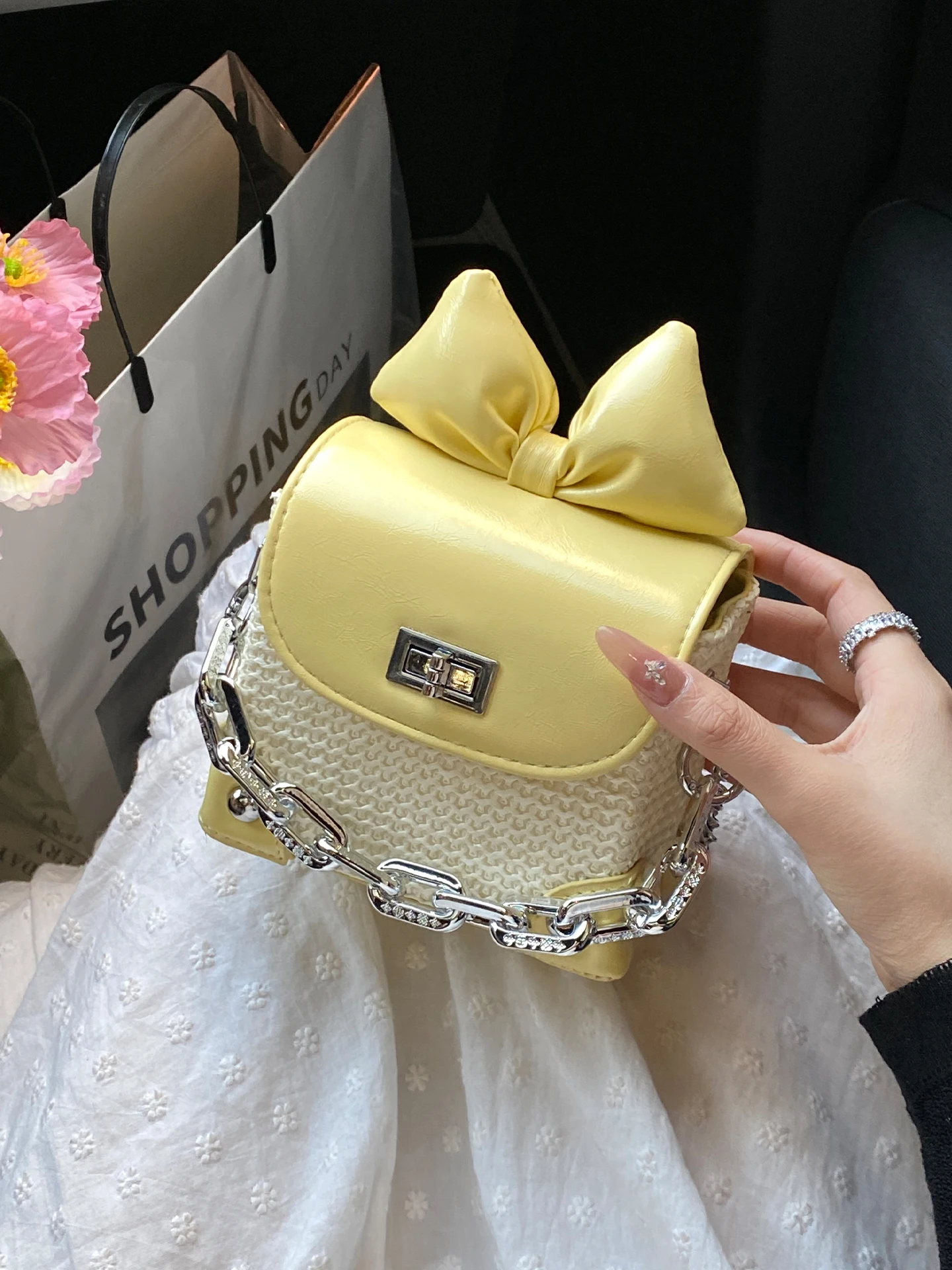 Fashionable Shoulder Bag for Women Chain Strap Stylish Quality Leather Crossbody Square Bag Soft Handbag Daily Use
Fashionable Shoulder Bag for Women Chain Strap Stylish Quality Leather Crossbody Square Bag Soft Handbag Daily Use
