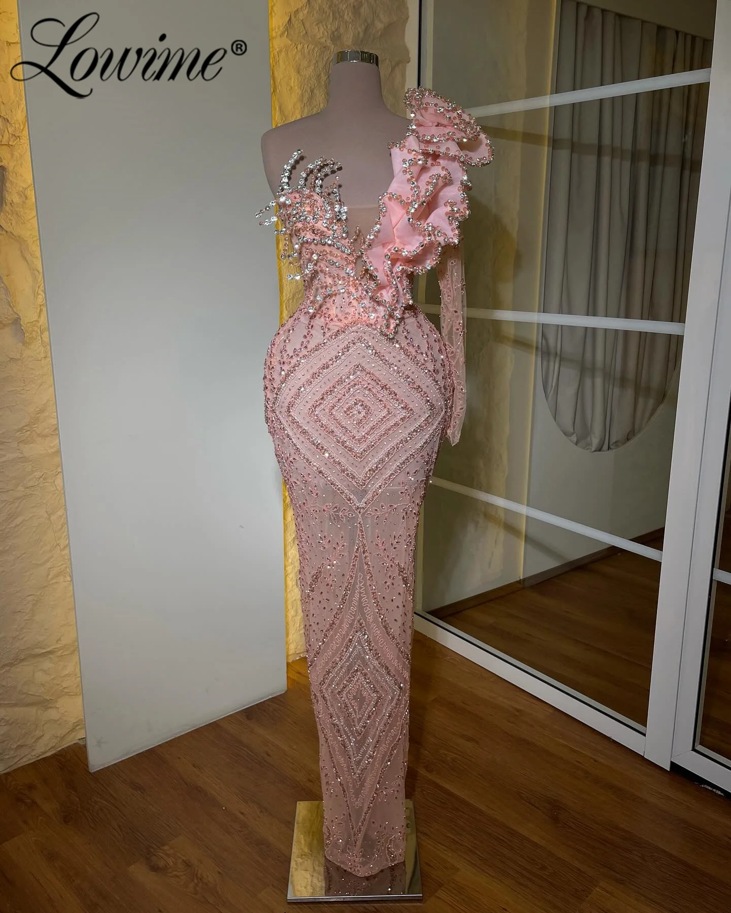 Pink Crystals Ruffles One Shoulder Prom Dresses Arabic Evening Dress 2025 Customized Party Second Reception Engagement Gowns
Pink Crystals Ruffles One Shoulder Prom Dresses Arabic Evening Dress 2025 Customized Party Second Reception Engagement Gowns