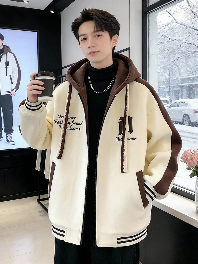 Крутая мужская бейсбольная куртка с капюшоном, свободная посадка, модная подростковая осенне-зимняя новая повседневная ветровка
Крутая мужская бейсбольная куртка с капюшоном, свободная посадка, модная подростковая осенне-зимняя новая повседневная ветровка