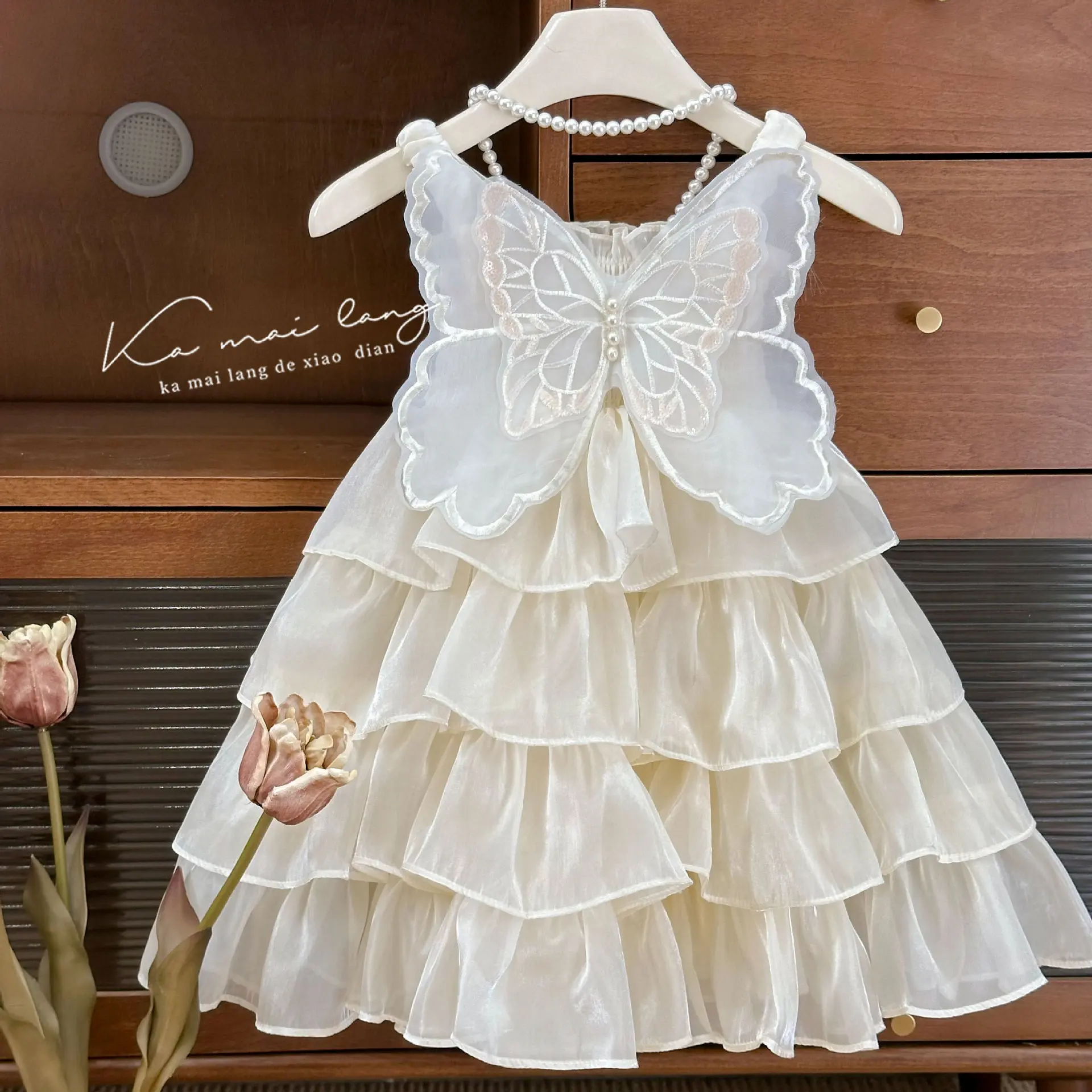 Girls Sleeveless Dress 2025 Summer New Fashionable Little Girl Butterfly Big Wings Cake Dress Girls Sweet Princess Dress
Girls Sleeveless Dress 2025 Summer New Fashionable Little Girl Butterfly Big Wings Cake Dress Girls Sweet Princess Dress