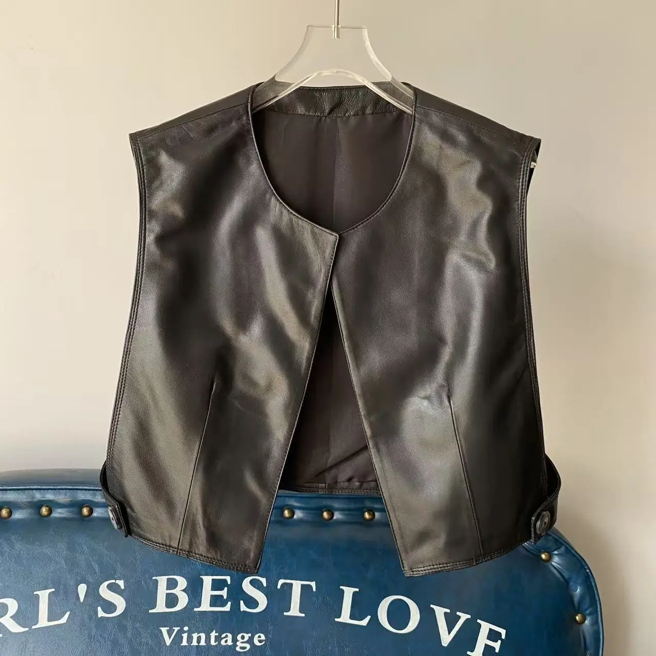 Новинка осени 2025: Женский жилет из натуральной овчины с круглым вырезом, приталенный, модный, для повседневной носки
Новинка осени 2025: Женский жилет из натуральной овчины с круглым вырезом, приталенный, модный, для повседневной носки