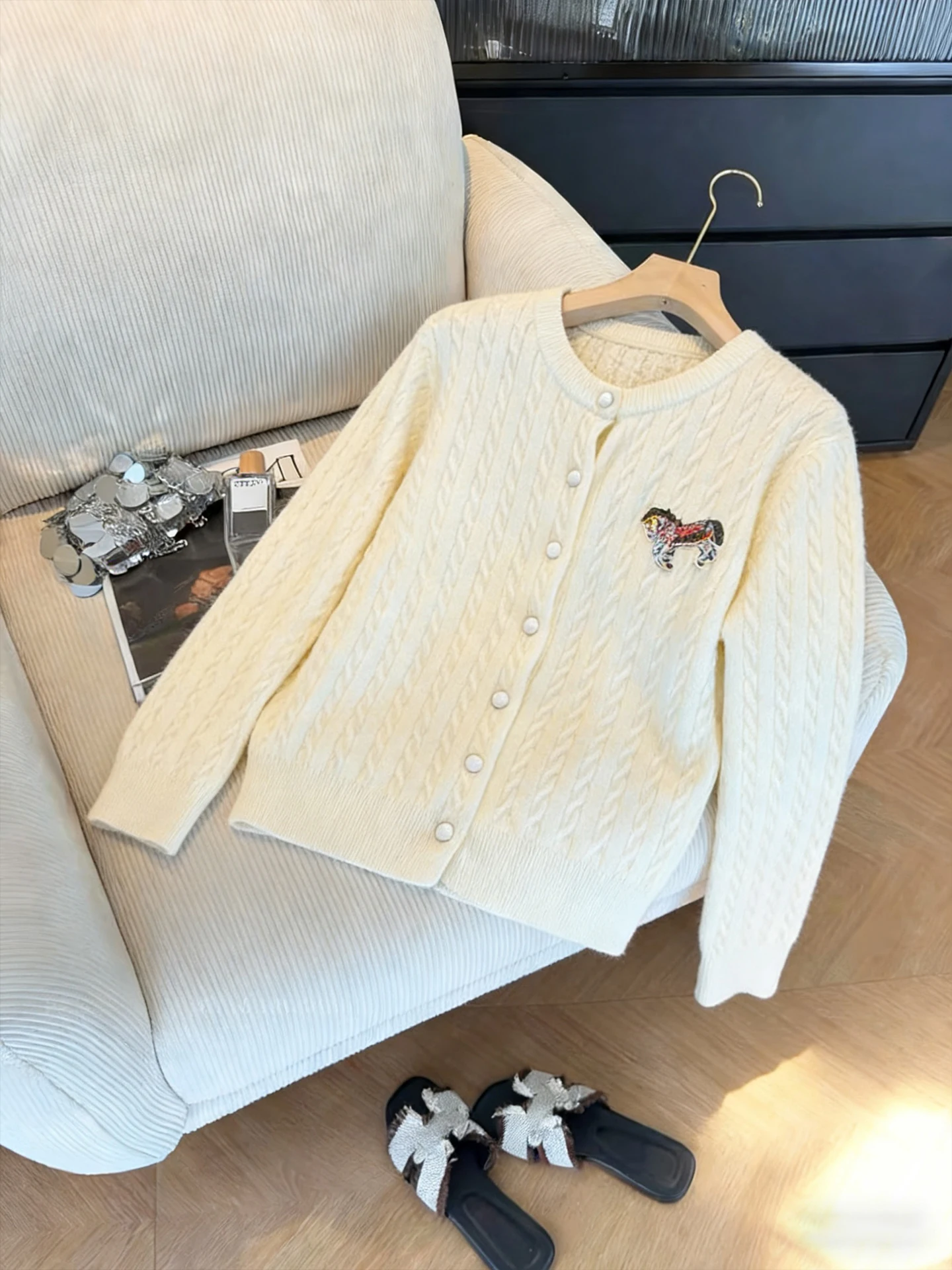 Женский вязаный открытый кардиган, мягкий средний эластичный длинный свек, круглый, Ne, с вышивкой, повседневный универсальный топ для похудения
Женский вязаный открытый кардиган, мягкий средний эластичный длинный свек, круглый, Ne, с вышивкой, повседневный универсальный топ для похудения