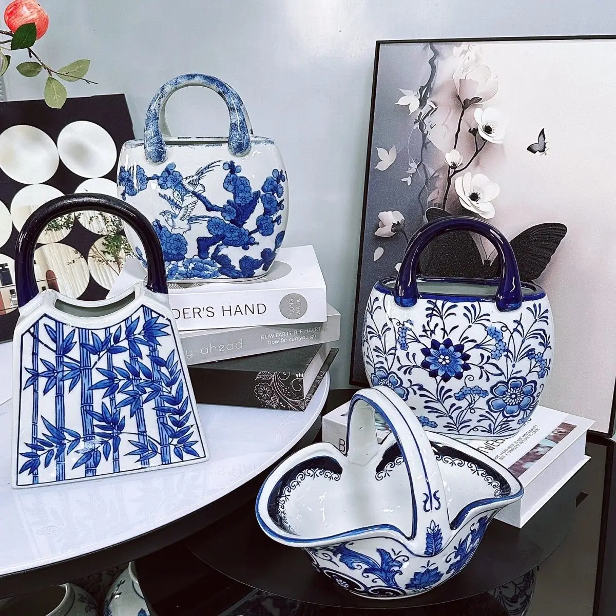 Blue and white high-end Chinese new ceramic blue and white porcelain handbag decoration vase handicraft three-dimensional
Blue and white high-end Chinese new ceramic blue and white porcelain handbag decoration vase handicraft three-dimensional