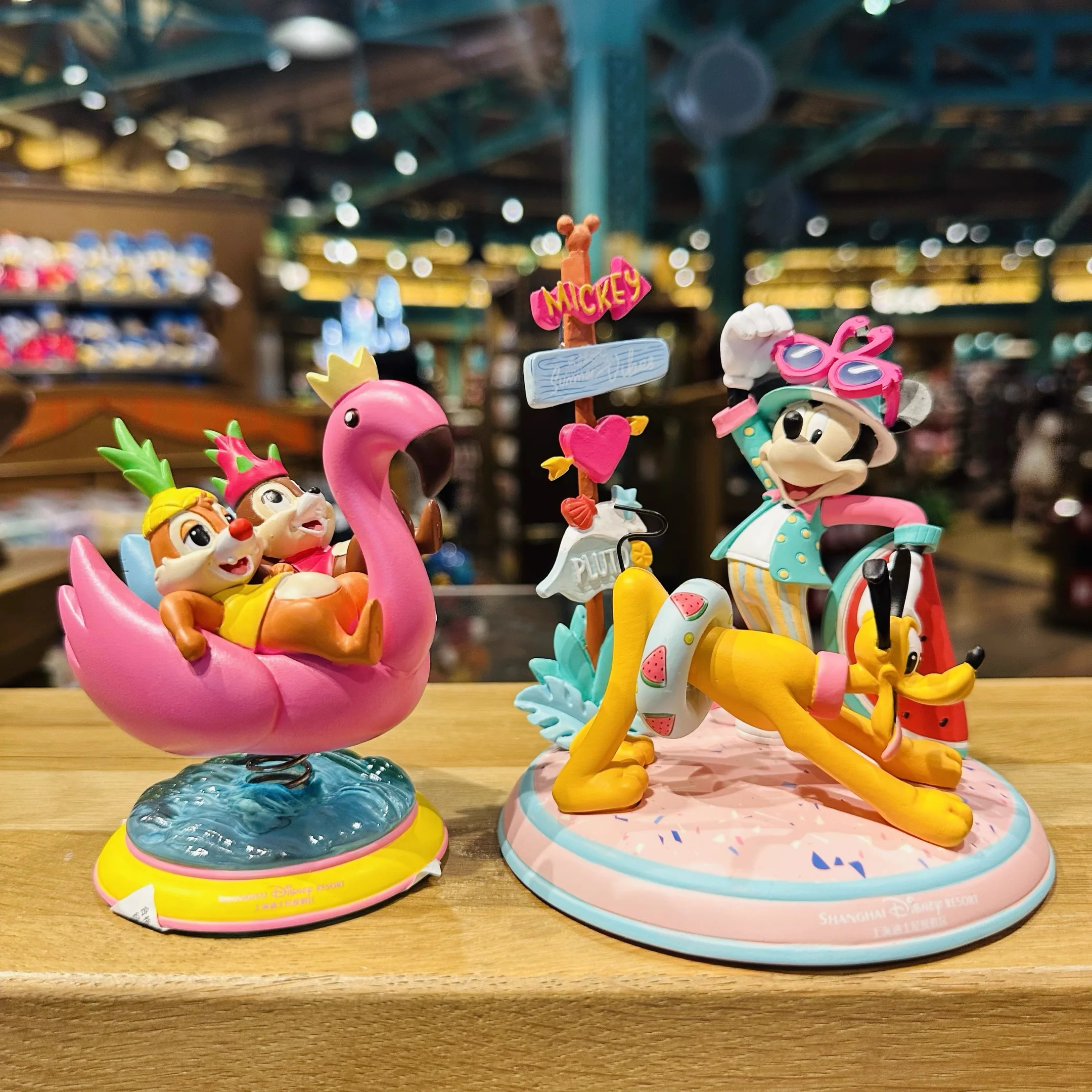 Оригинальный Шанхай Диснейленд 2025 Chip&Dale Микки Плутон, летняя стильная серия, подвижная фигурка, орнамент, модель, украшение, подарок
Оригинальный Шанхай Диснейленд 2025 Chip&Dale Микки Плутон, летняя стильная серия, подвижная фигурка, орнамент, модель, украшение, подарок