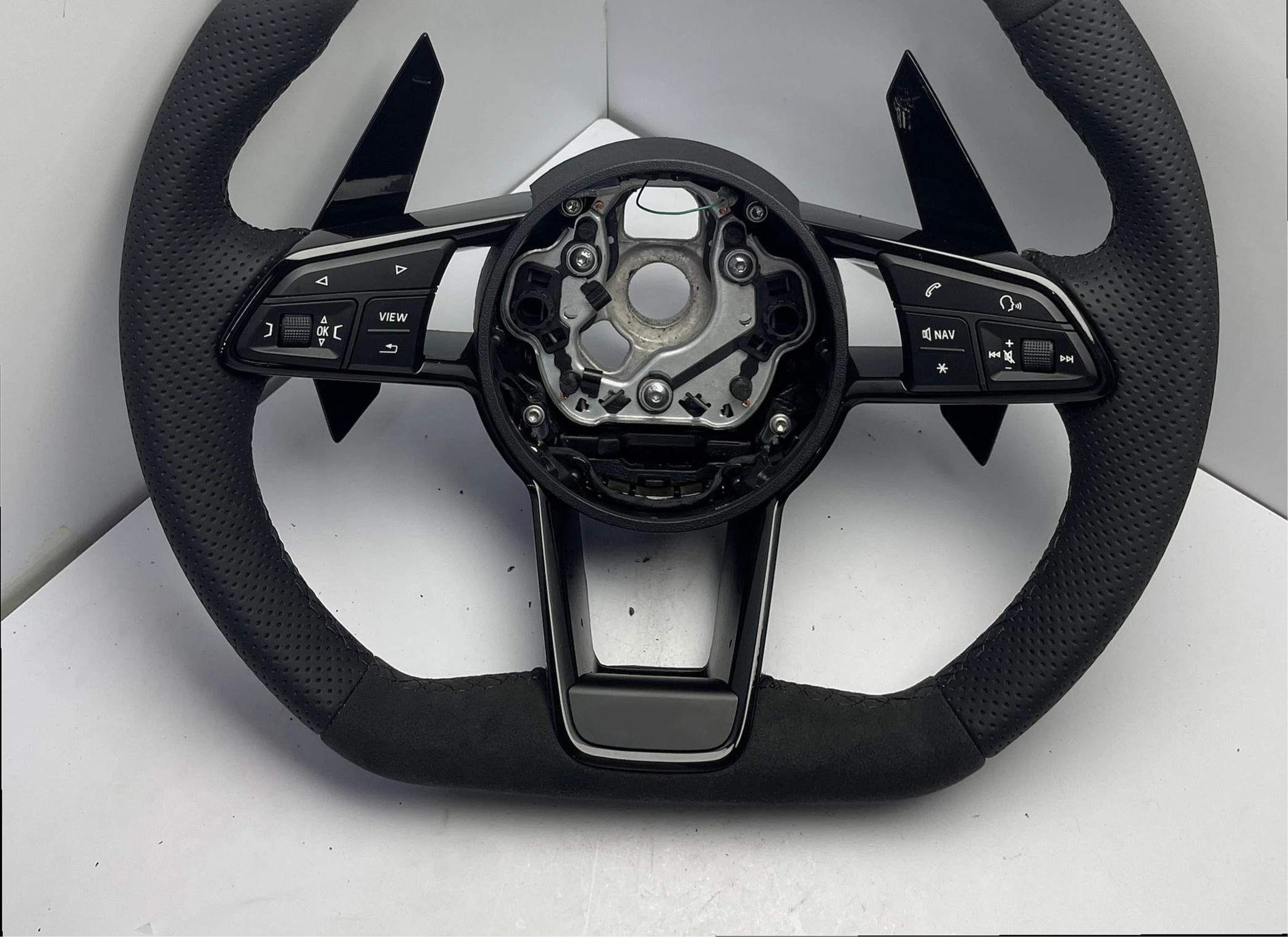 Custom Forged Steering Wheel for A1 A3 A4 A5 A6 A7 A8 RS3 TTS S5
Custom Forged Steering Wheel for A1 A3 A4 A5 A6 A7 A8 RS3 TTS S5